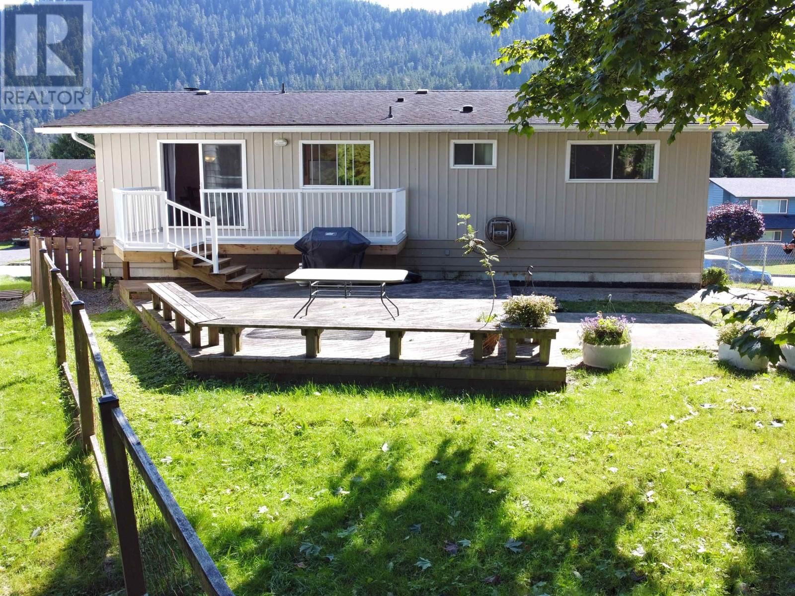 315 ALBERTA PLACE Image 3