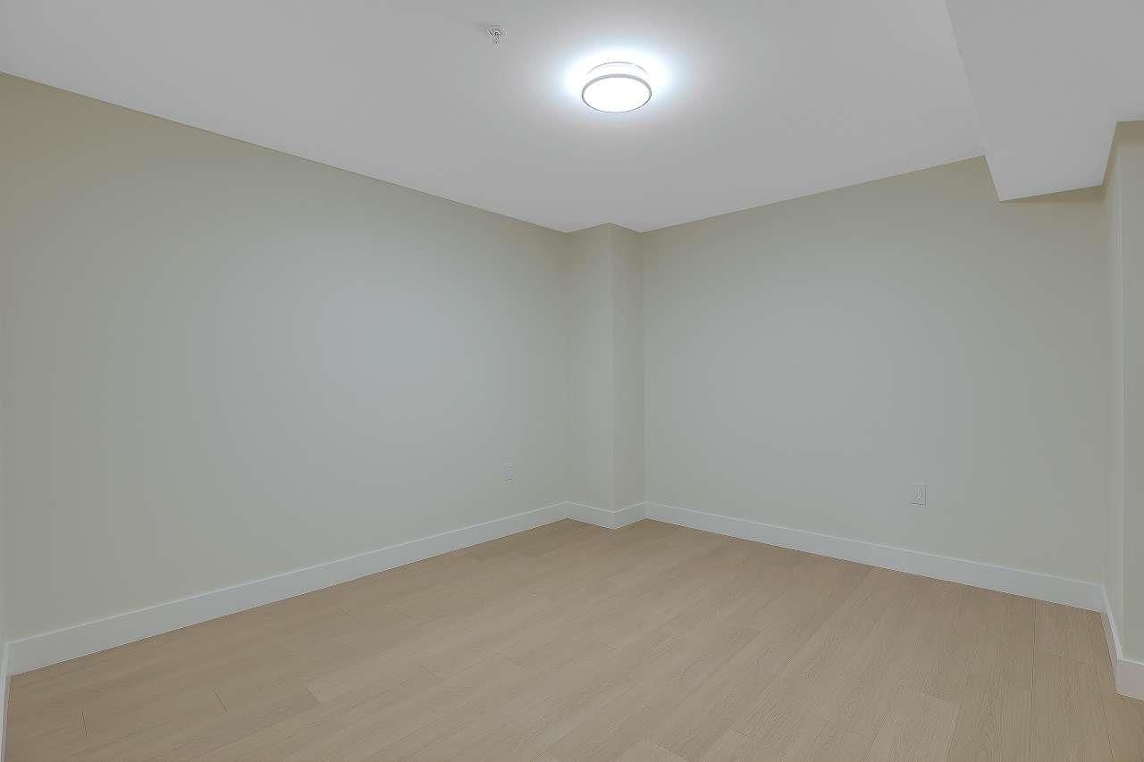 20515 74B Image 33