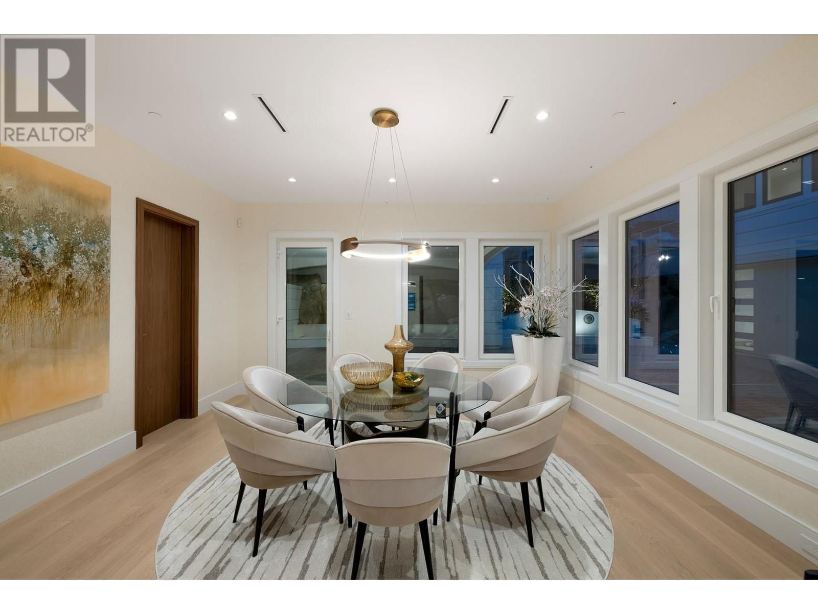835 FARMLEIGH ROAD Image 12