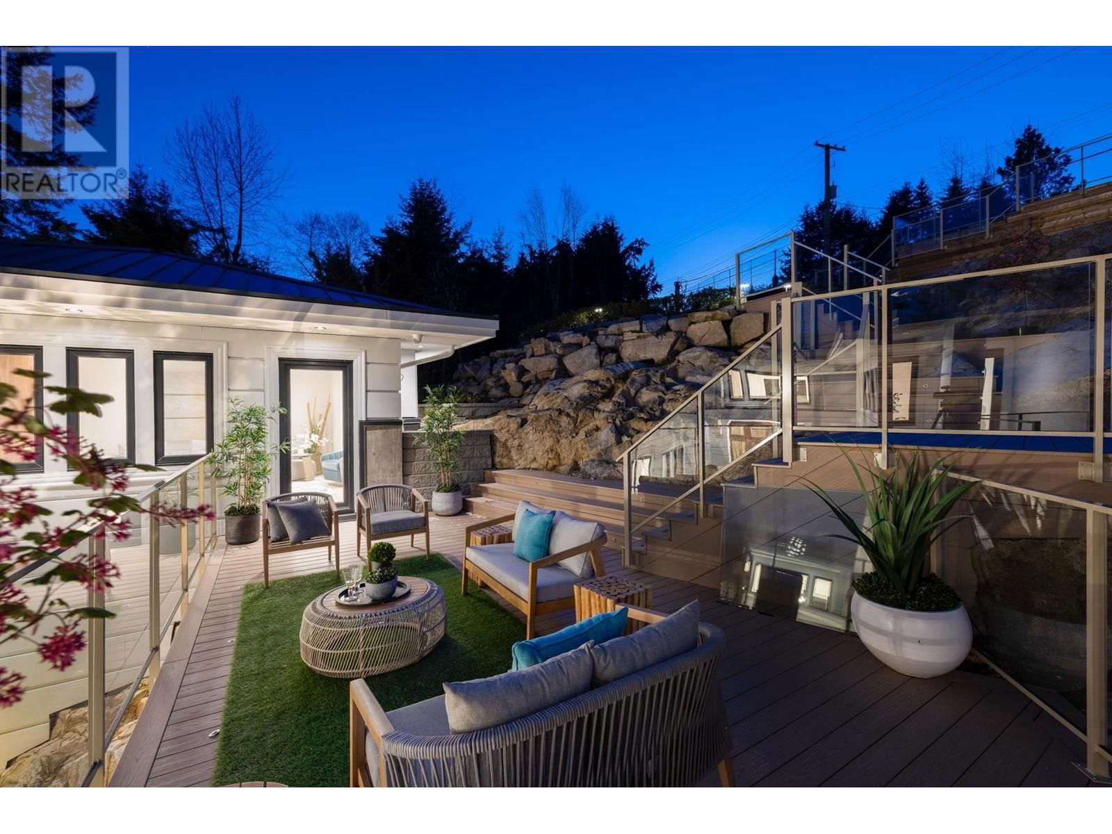 835 FARMLEIGH ROAD Image 32