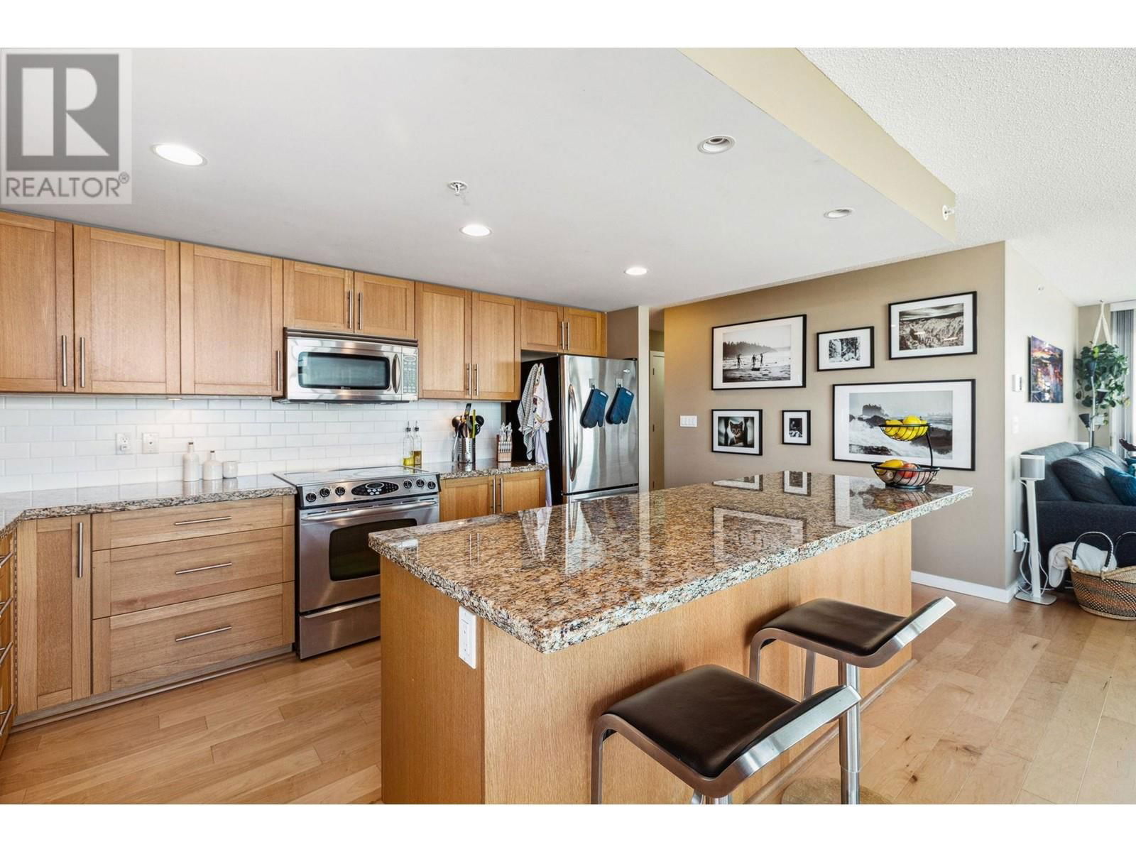 2102 - 125 MILROSS AVENUE Image 10