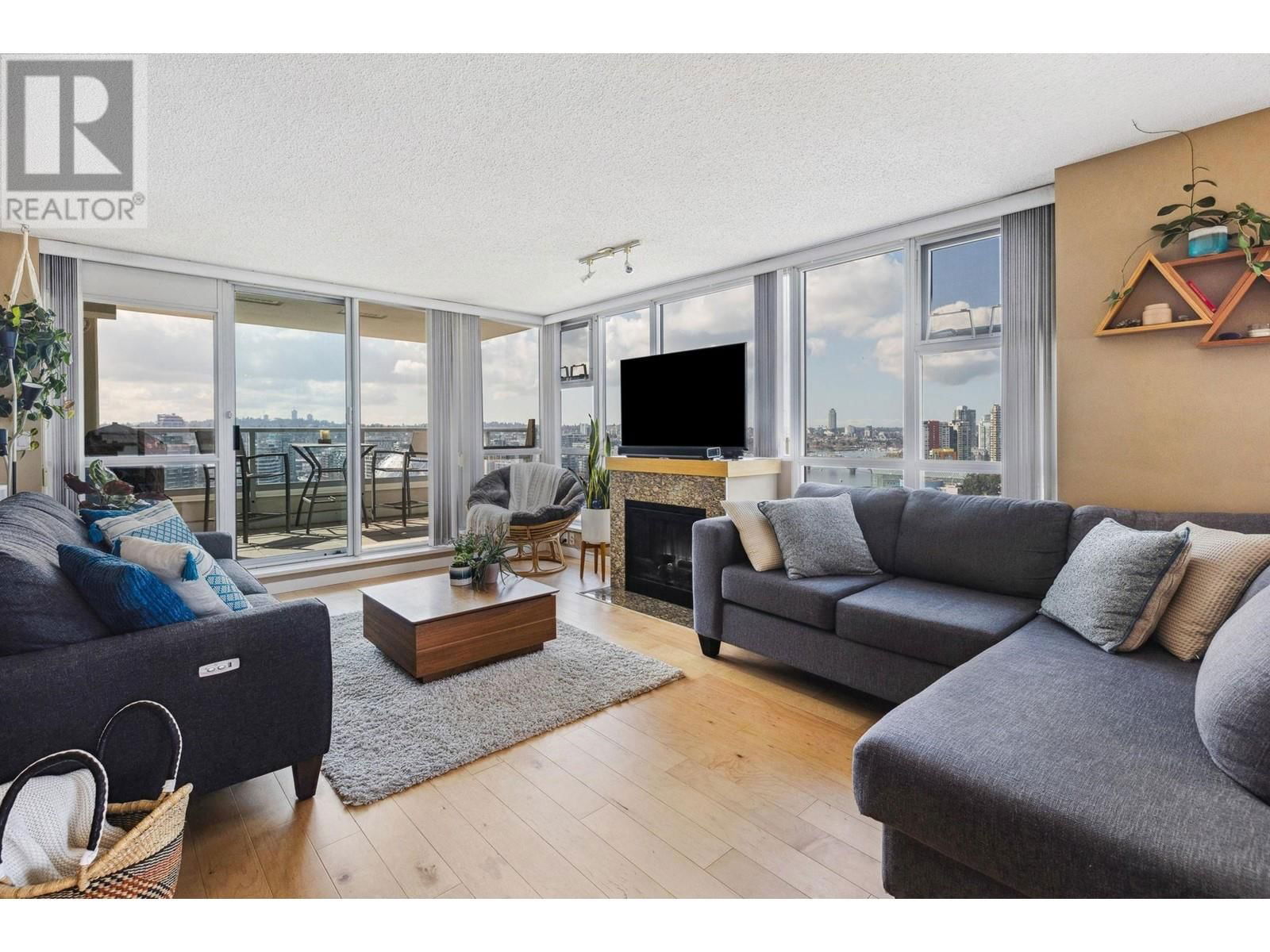 2102 - 125 MILROSS AVENUE Image 3