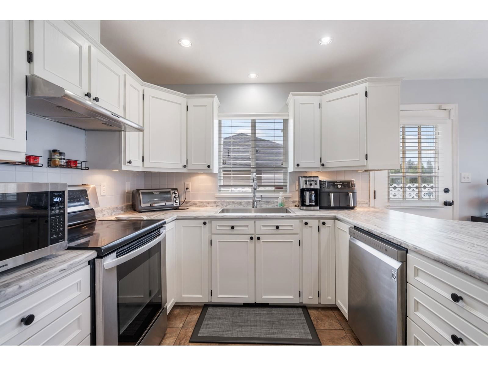46438 FERGUSON PLACE Image 13