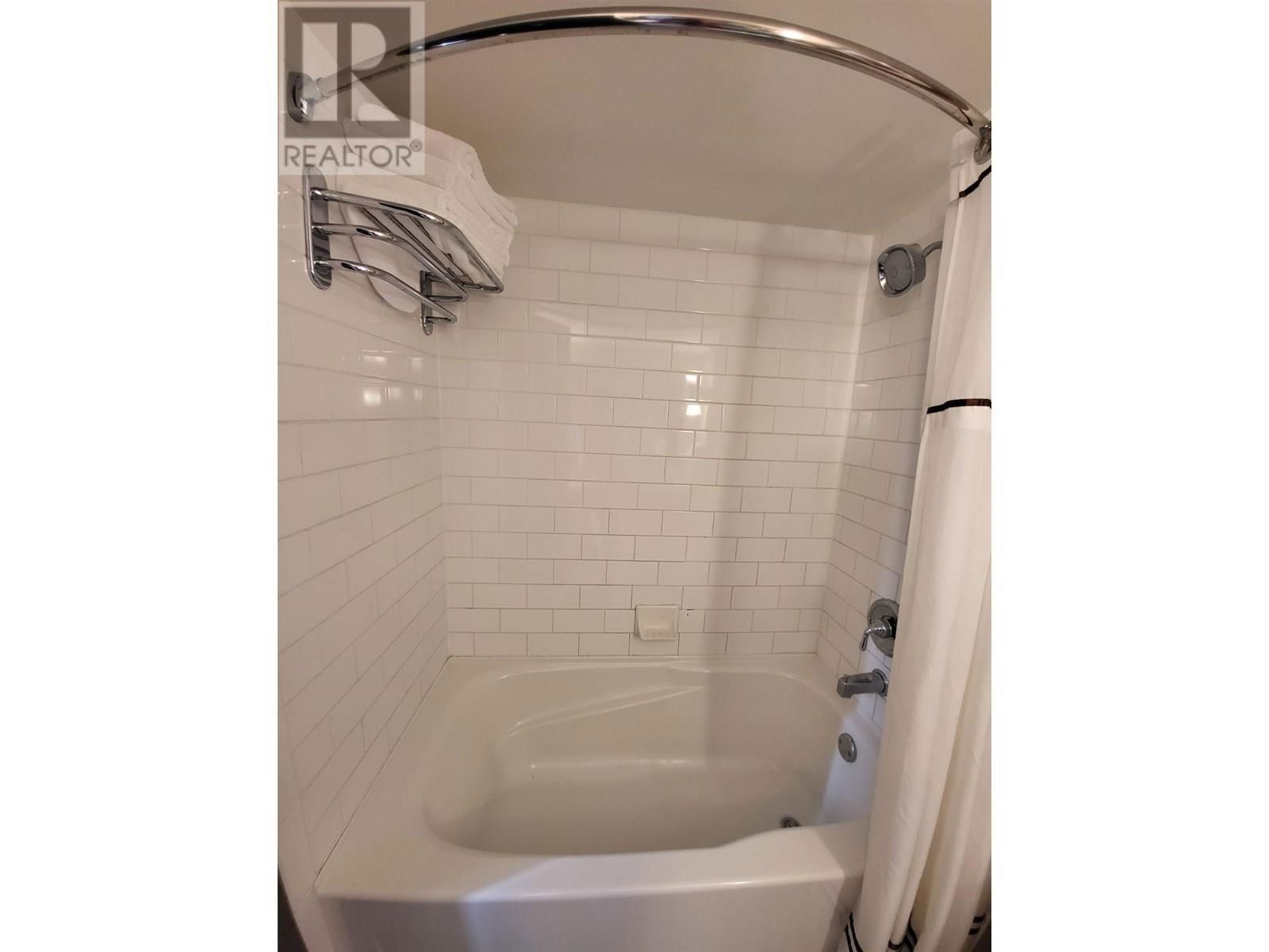 220 - 4220 GATEWAY DRIVE Image 31