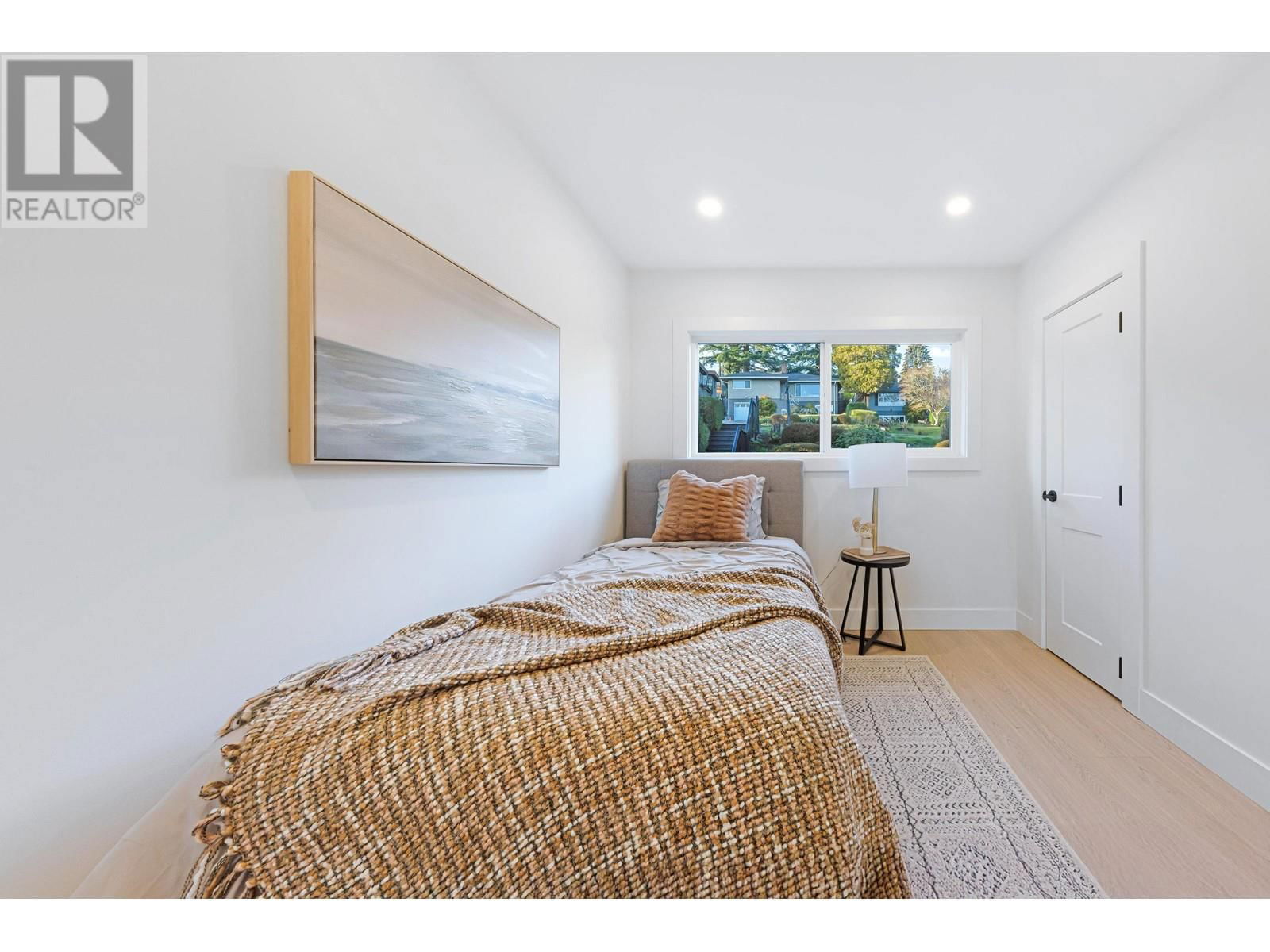1225 CLOVERLEY STREET Image 37