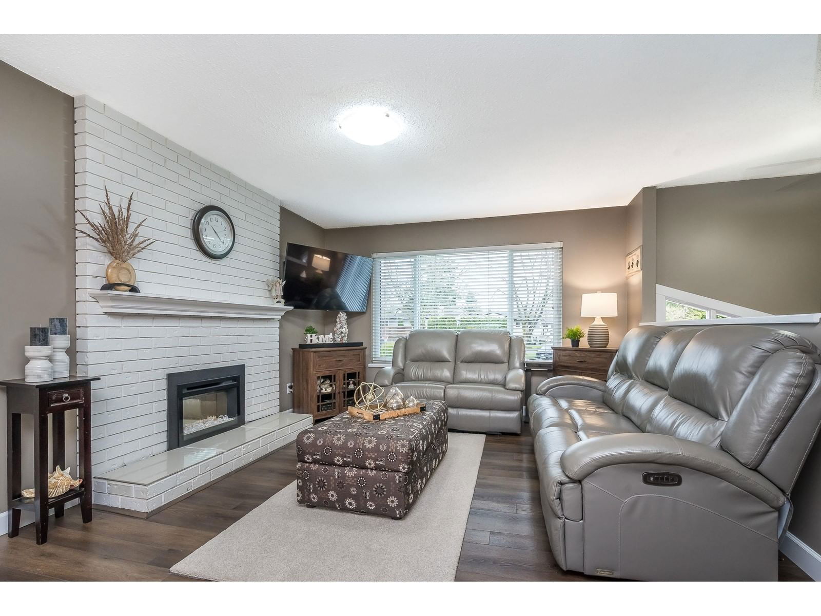 5887 184B STREET Image 14