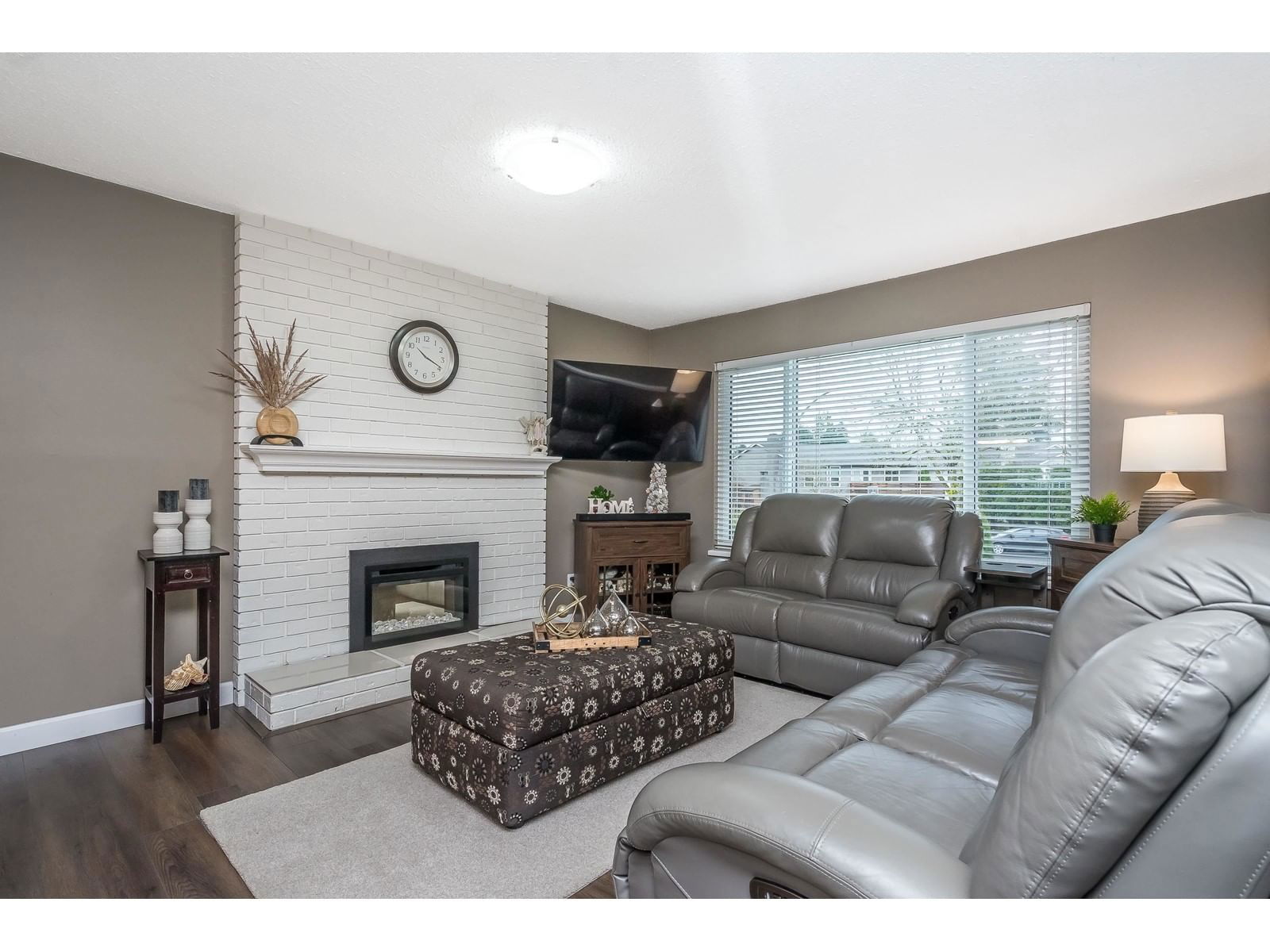 5887 184B STREET Image 16