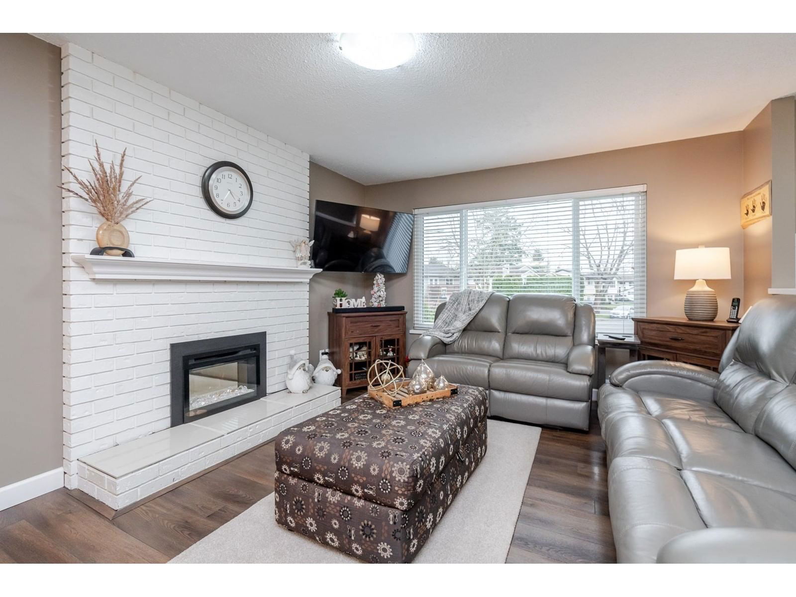5887 184B STREET Image 17