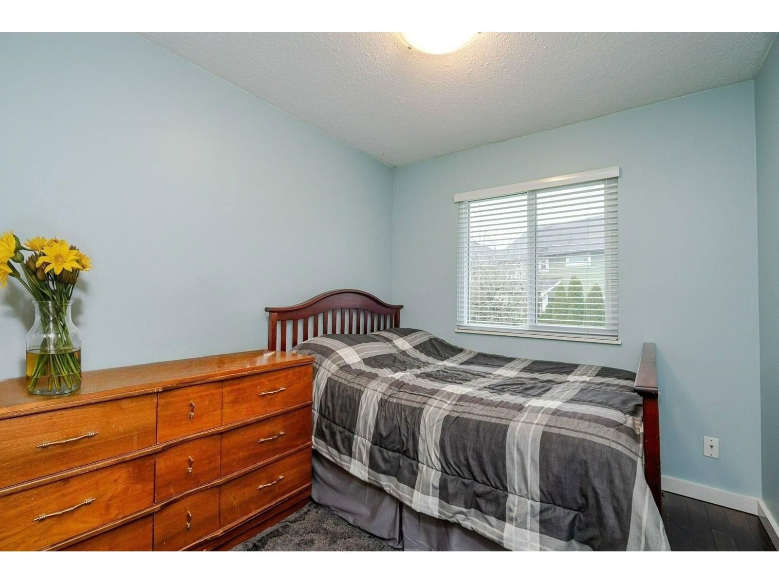 5887 184B STREET Image 24