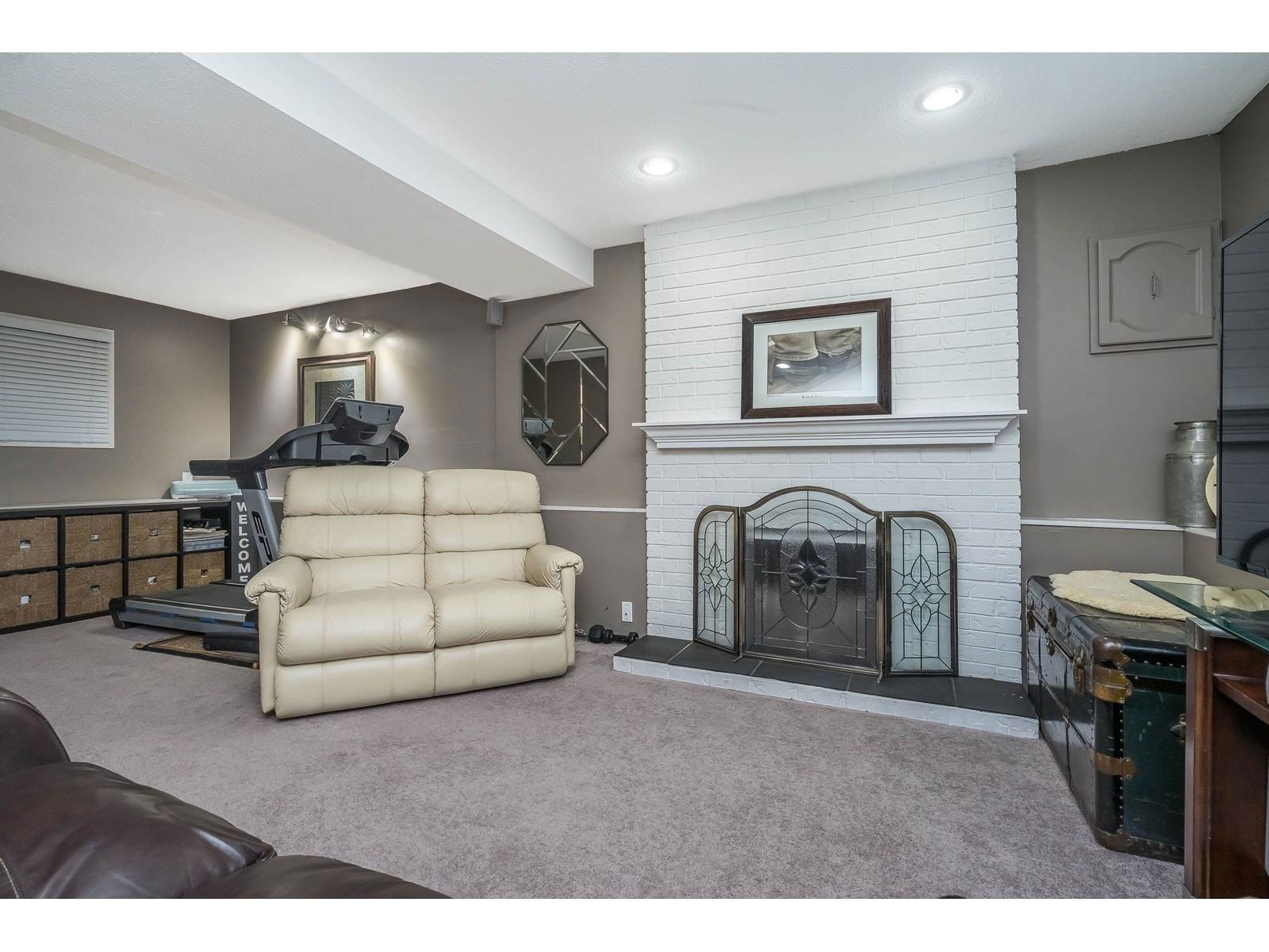 5887 184B STREET Image 25