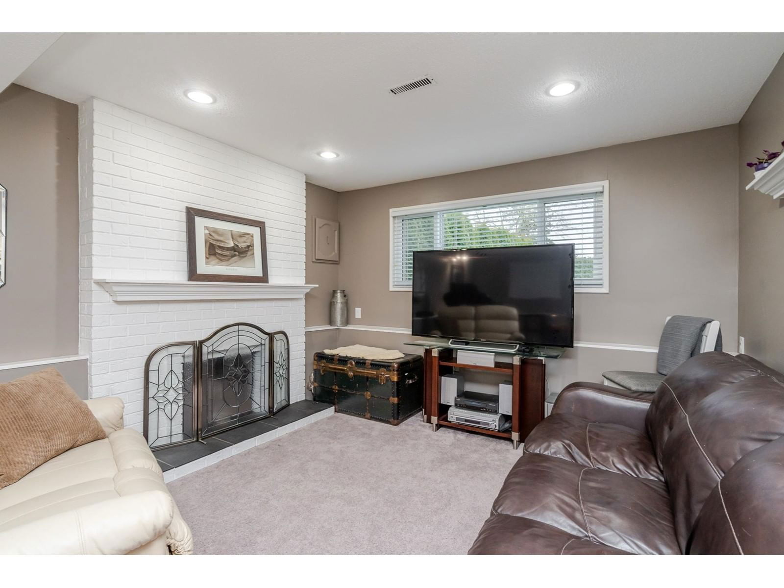 5887 184B STREET Image 26