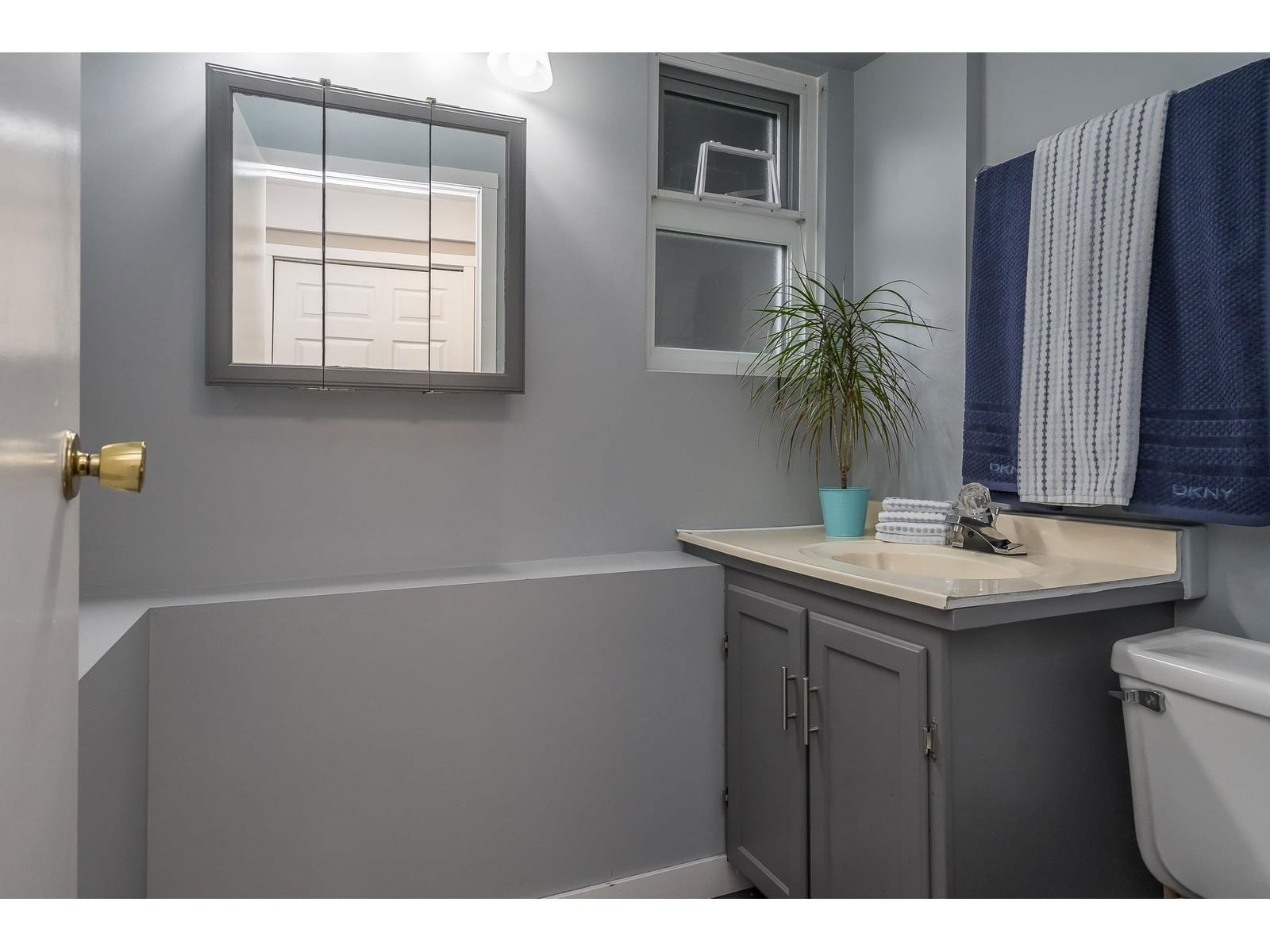 5887 184B STREET Image 30