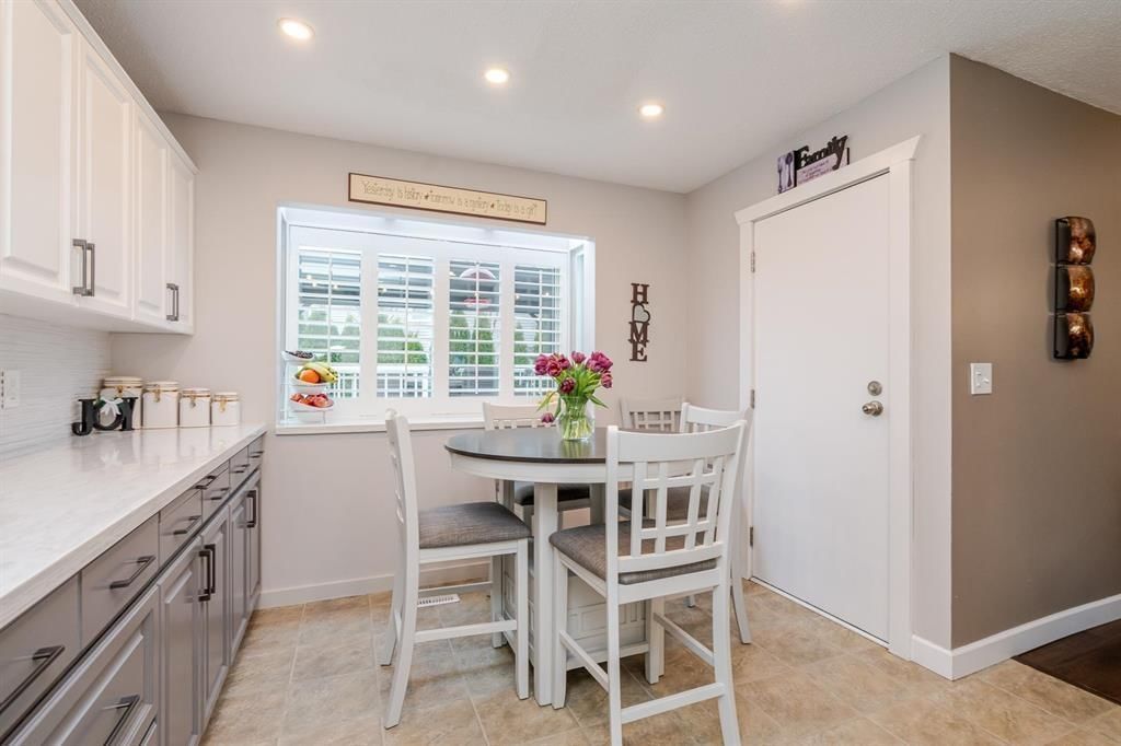 5887 184B STREET Image 6