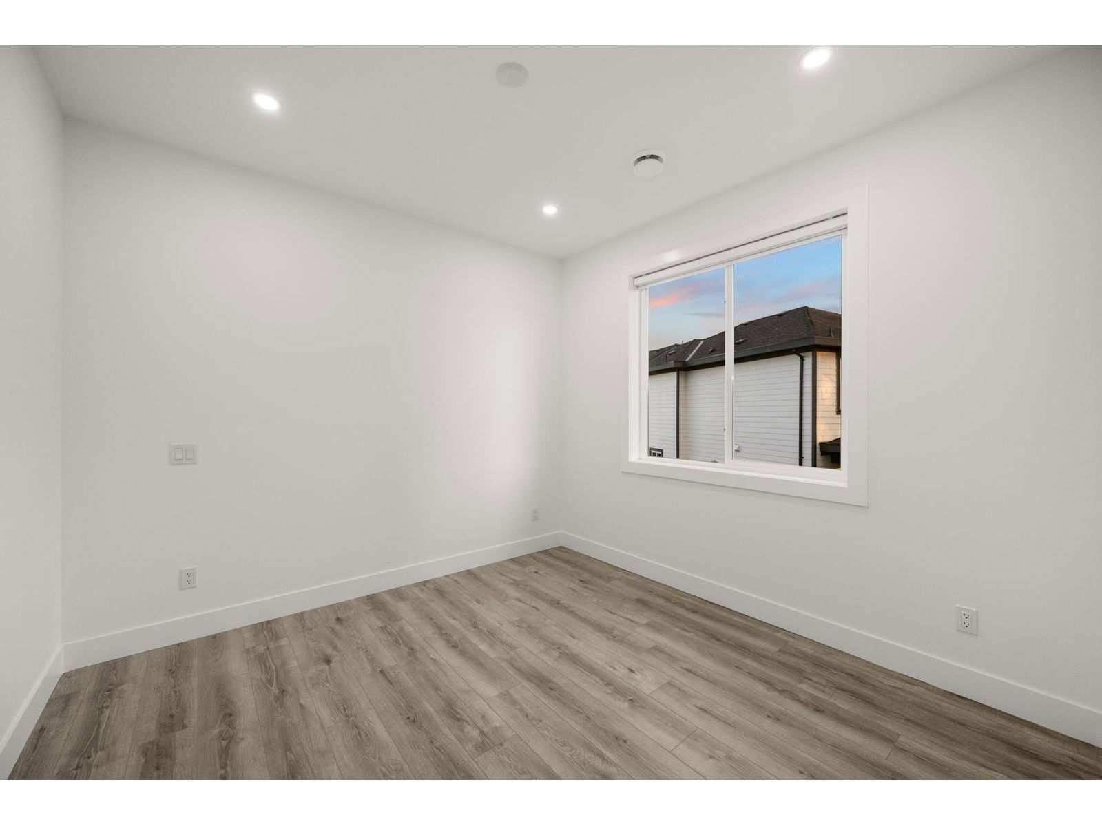 9889 HUCKLEBERRY Image 25