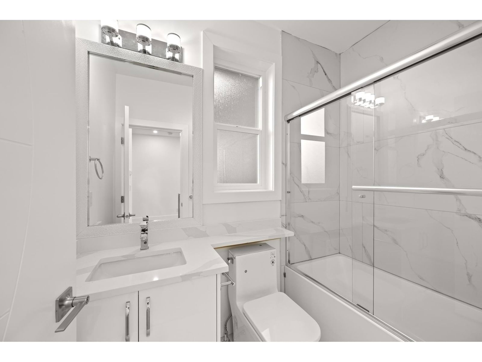 9889 HUCKLEBERRY Image 26