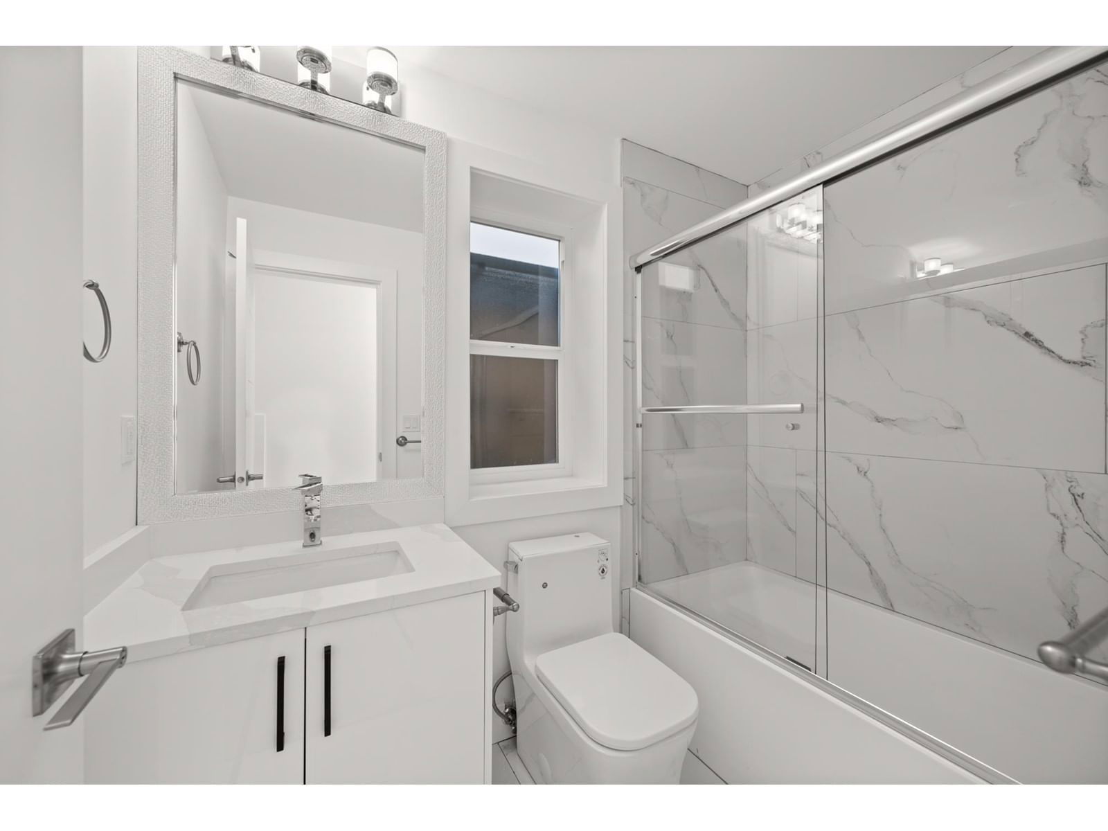 9889 HUCKLEBERRY Image 28