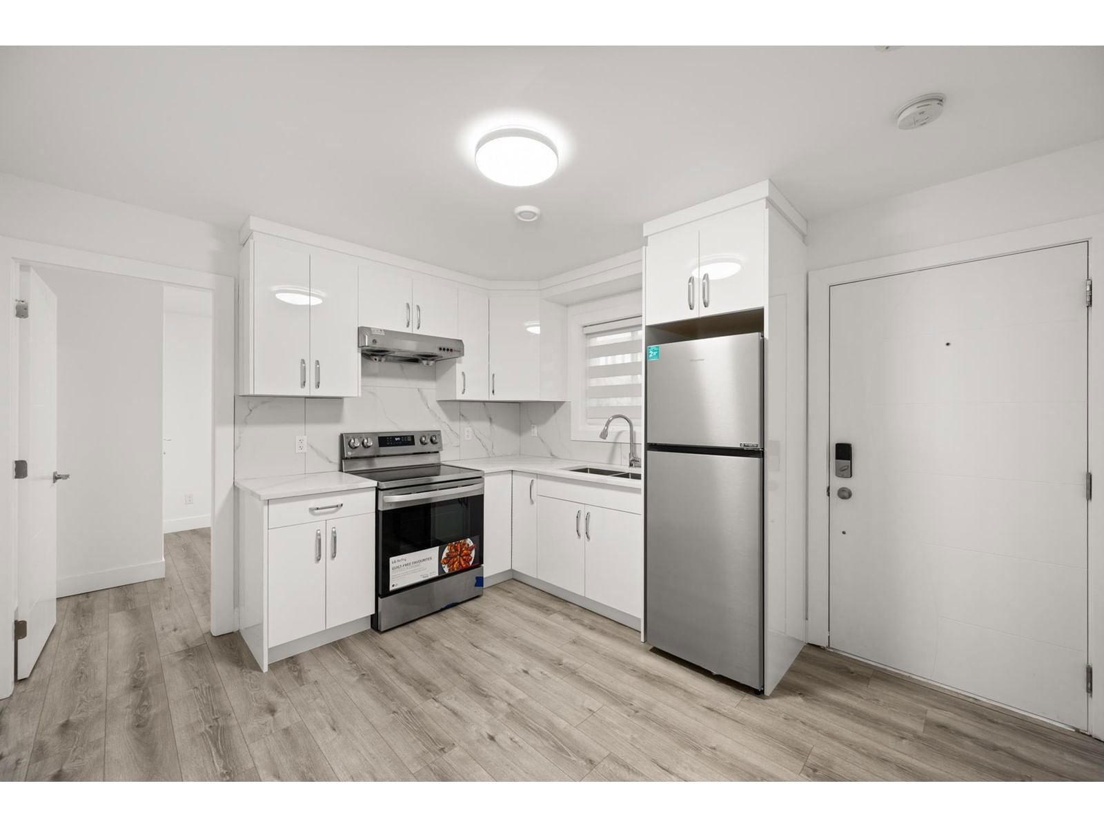 9889 HUCKLEBERRY Image 32