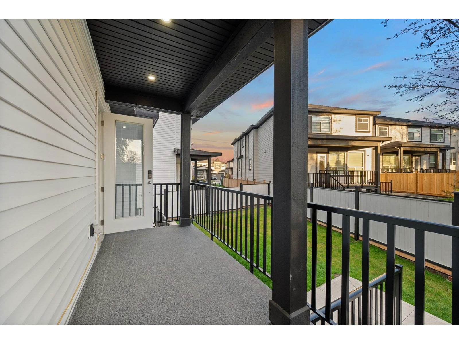 9889 HUCKLEBERRY Image 35