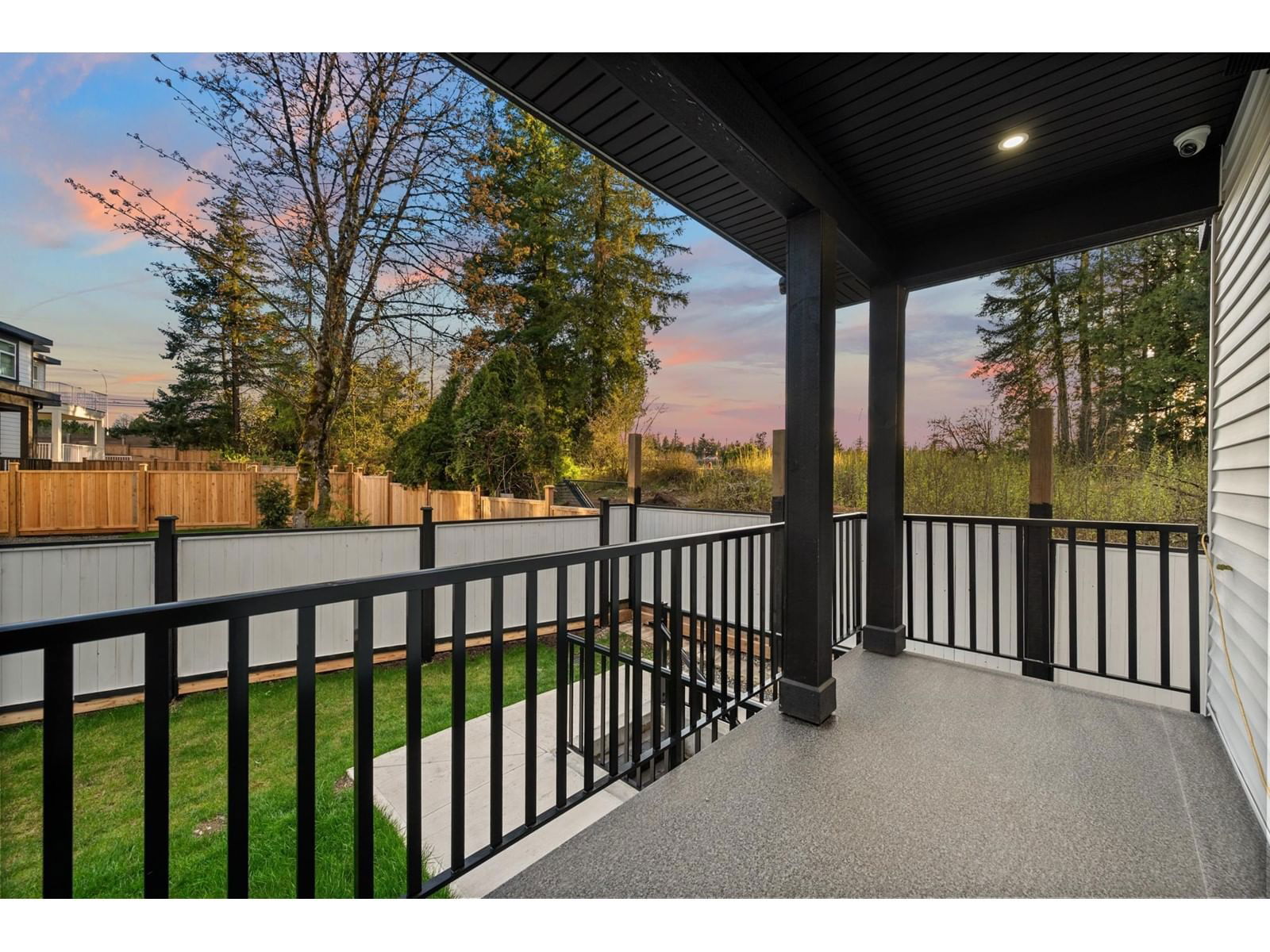 9889 HUCKLEBERRY Image 36
