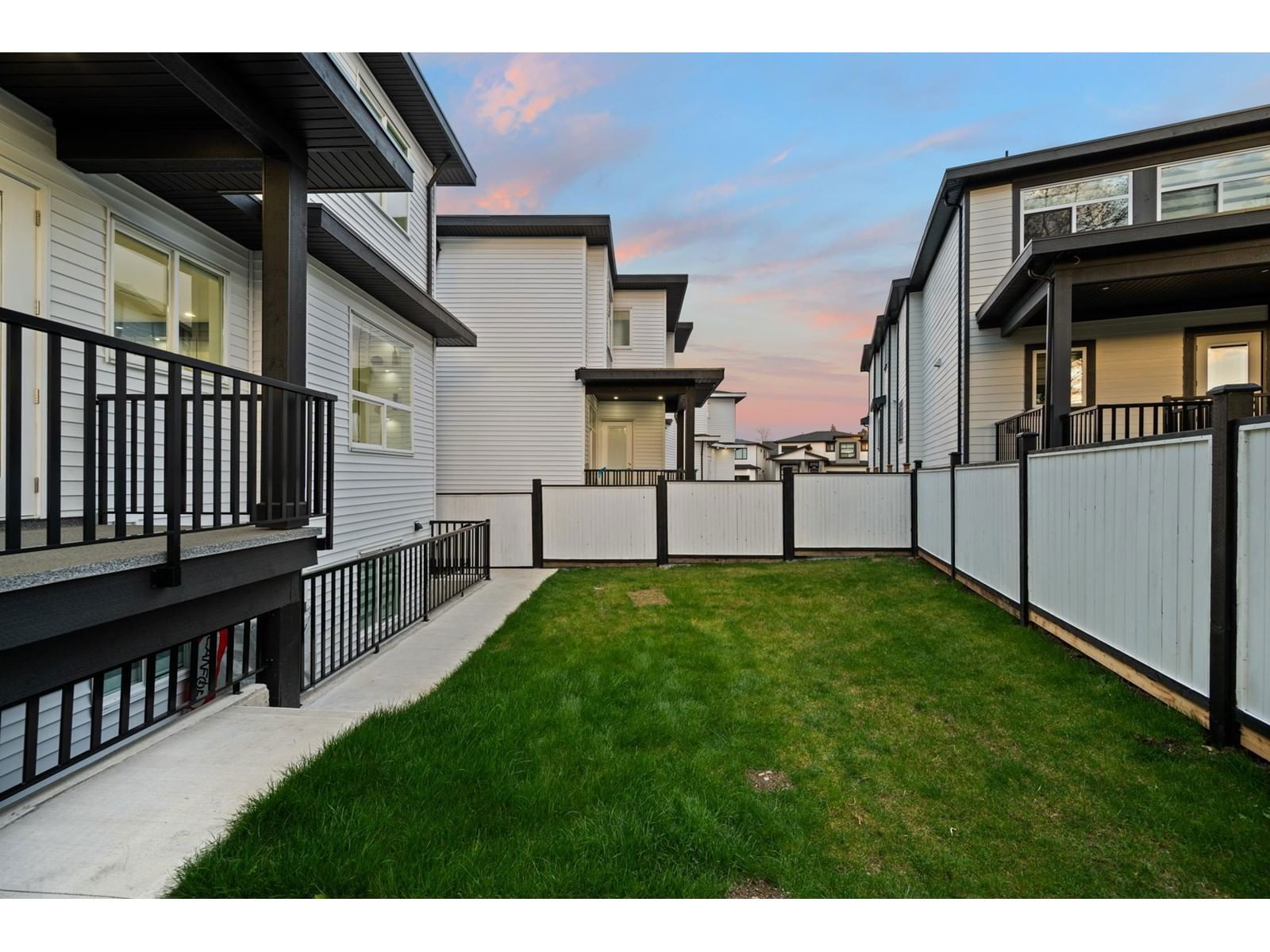 9889 HUCKLEBERRY Image 37