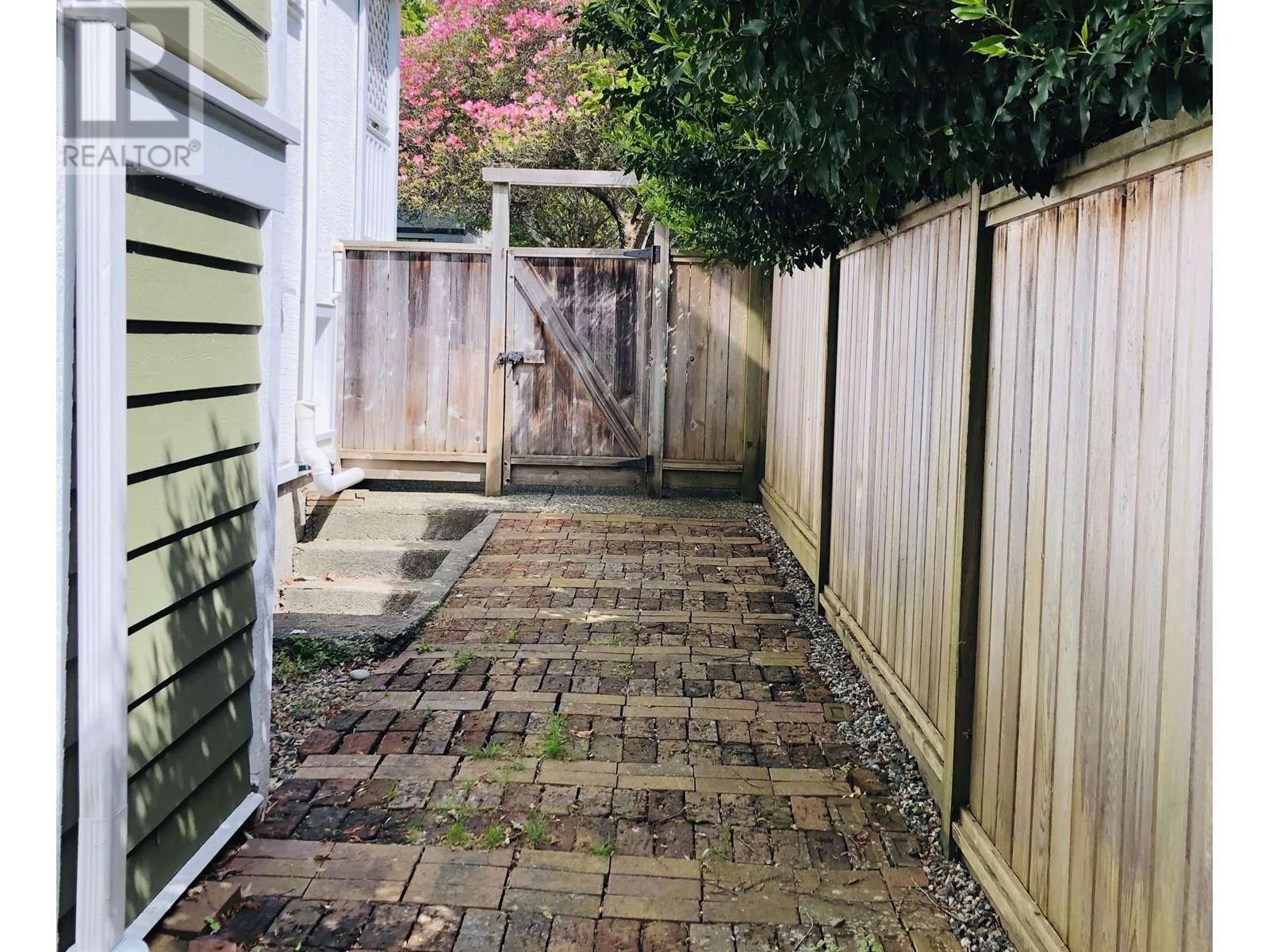 3870 37TH AVENUE Image 17