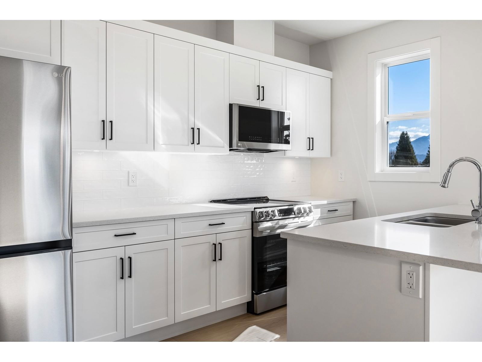 9689 WOODBINE STREET Image 13