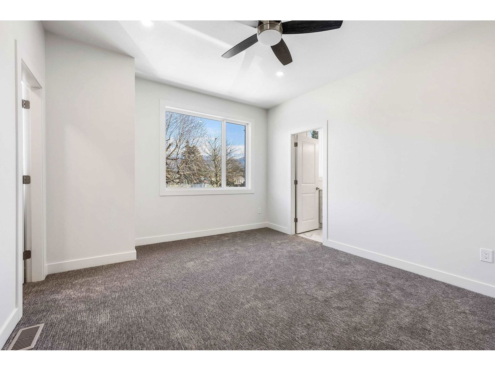 9689 WOODBINE STREET Image 20