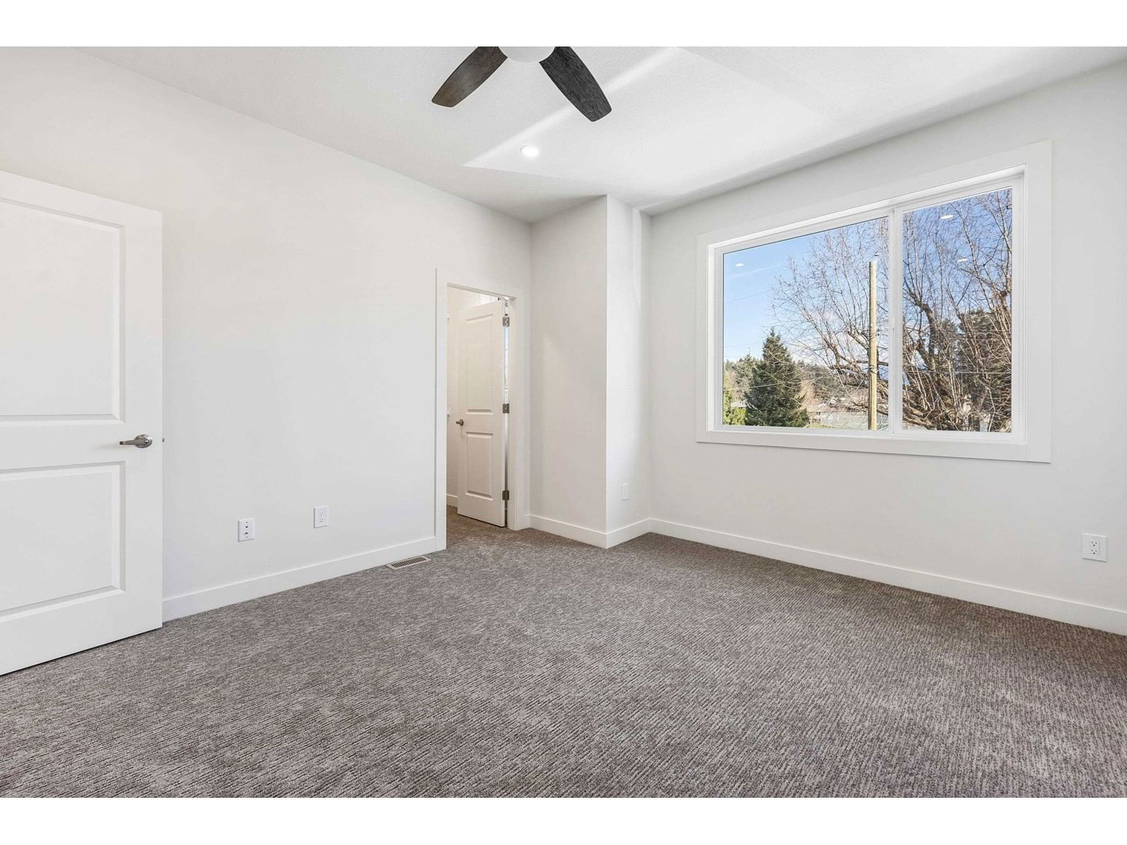 9689 WOODBINE STREET Image 21