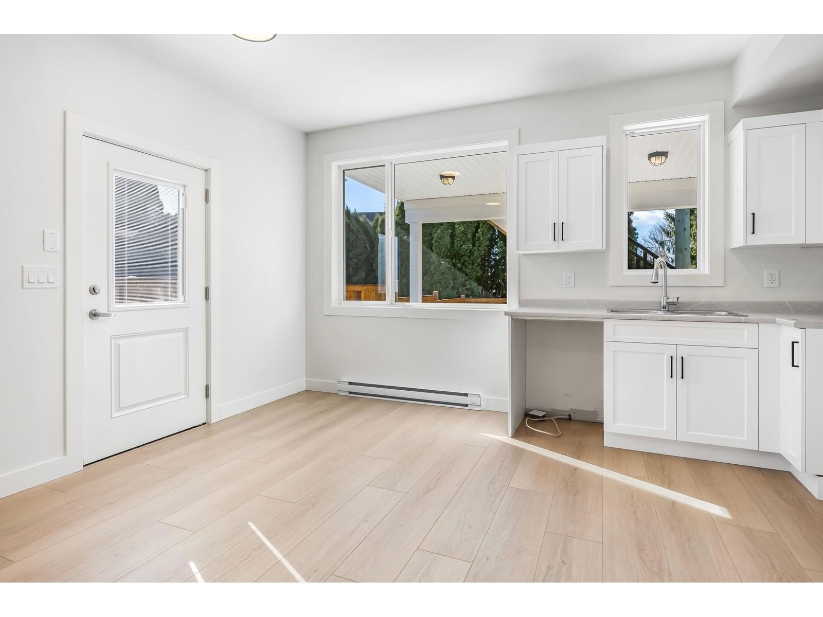 9689 WOODBINE STREET Image 29