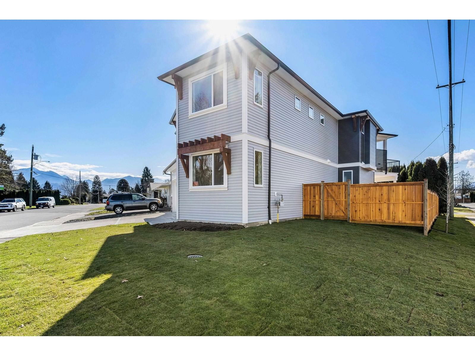 9689 WOODBINE STREET Image 3