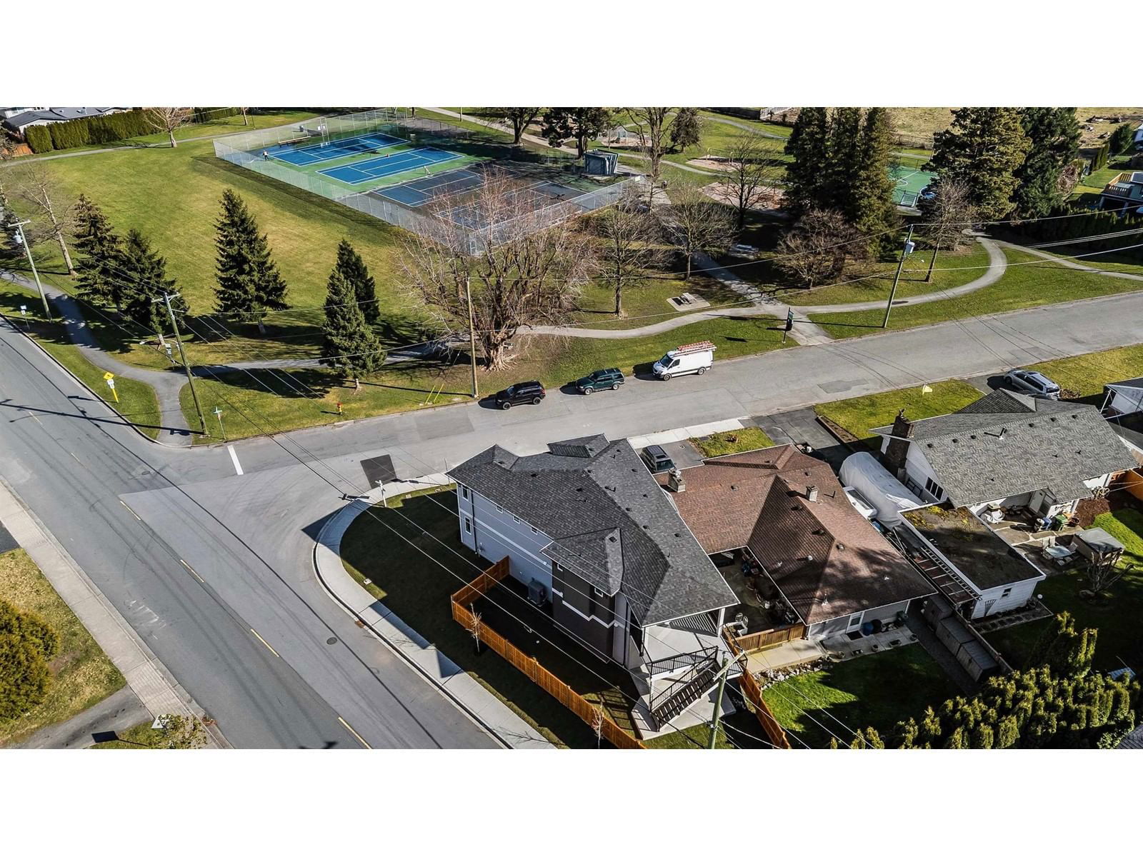 9689 WOODBINE STREET Image 37