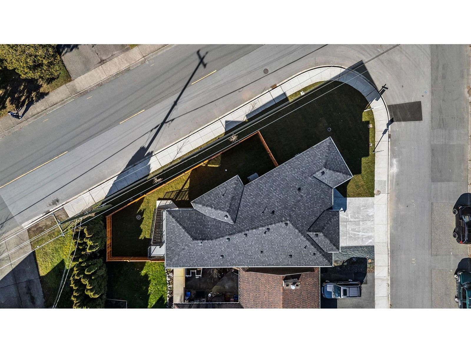 9689 WOODBINE STREET Image 38