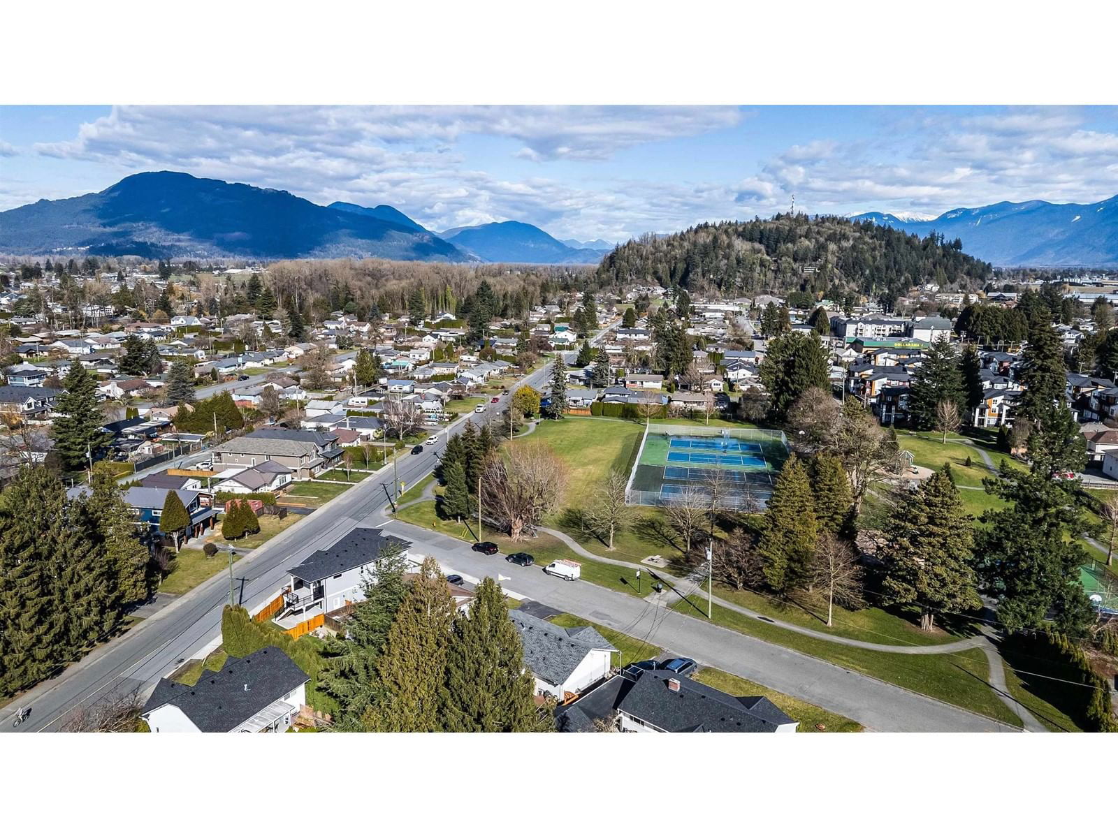 9689 WOODBINE STREET Image 39