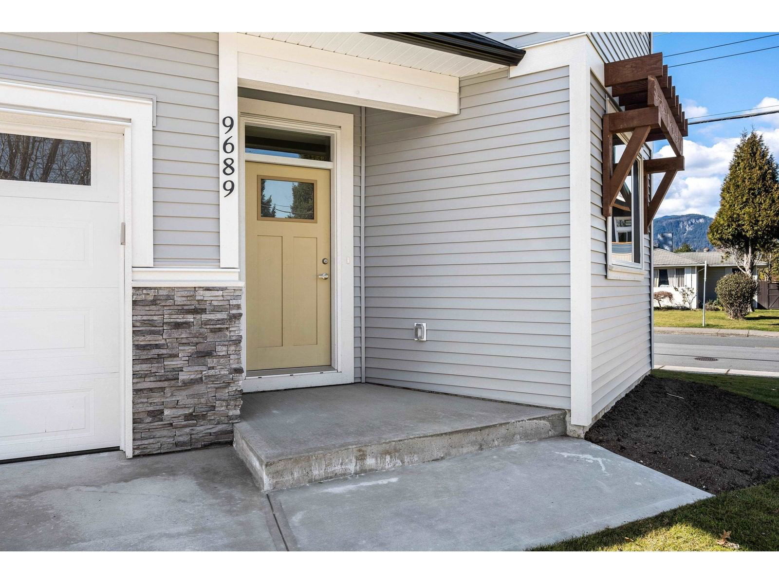 9689 WOODBINE STREET Image 4
