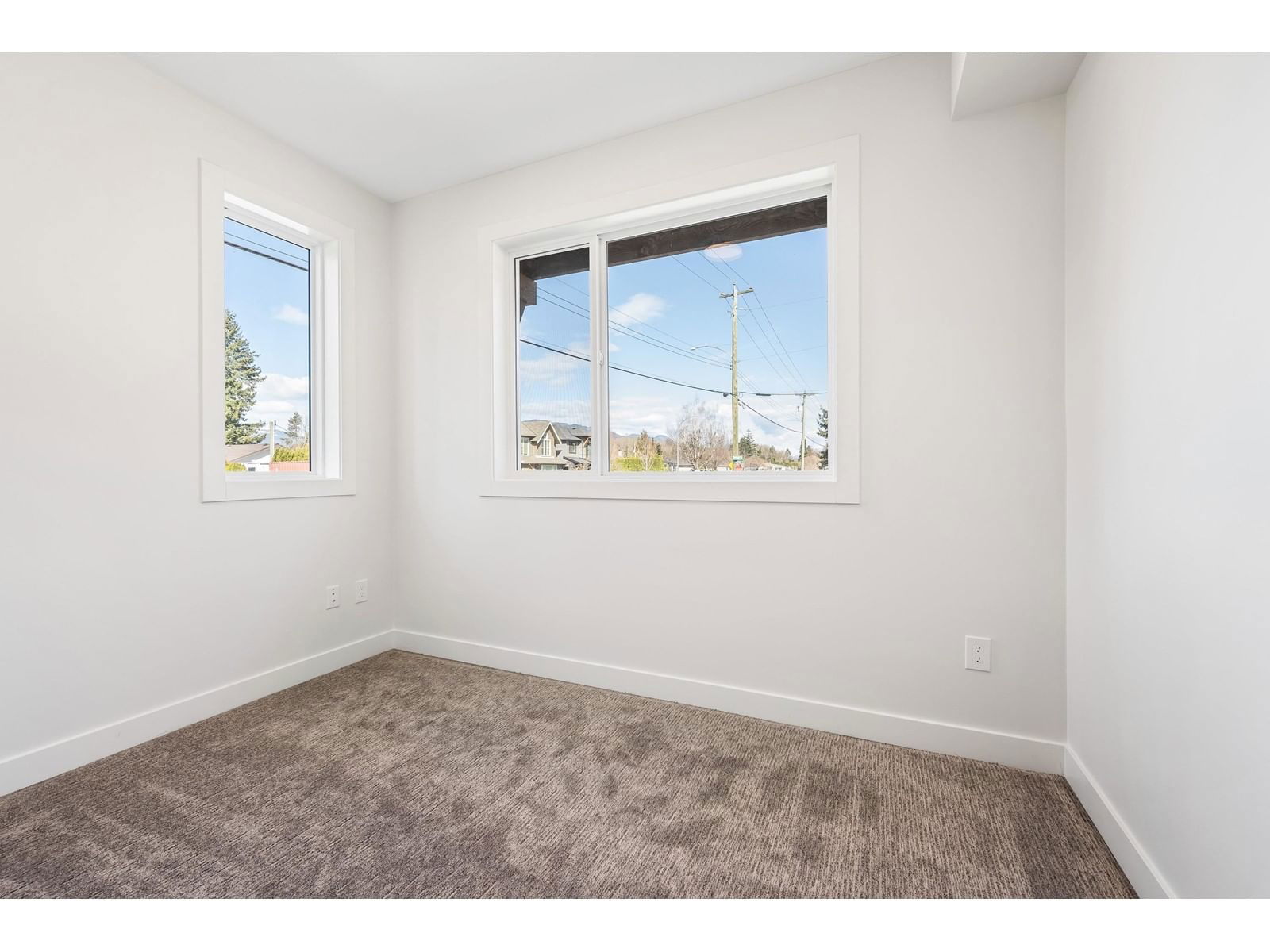 9689 WOODBINE STREET Image 6