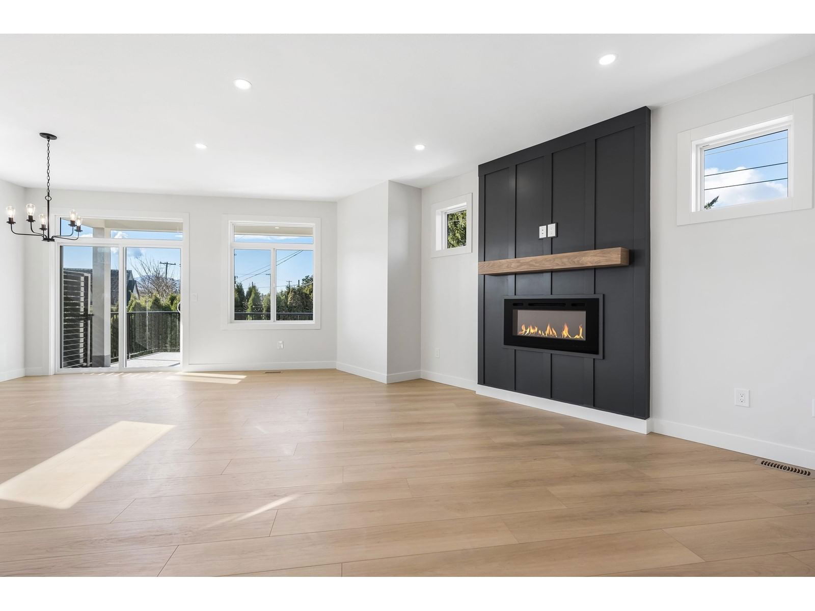 9689 WOODBINE STREET Image 8