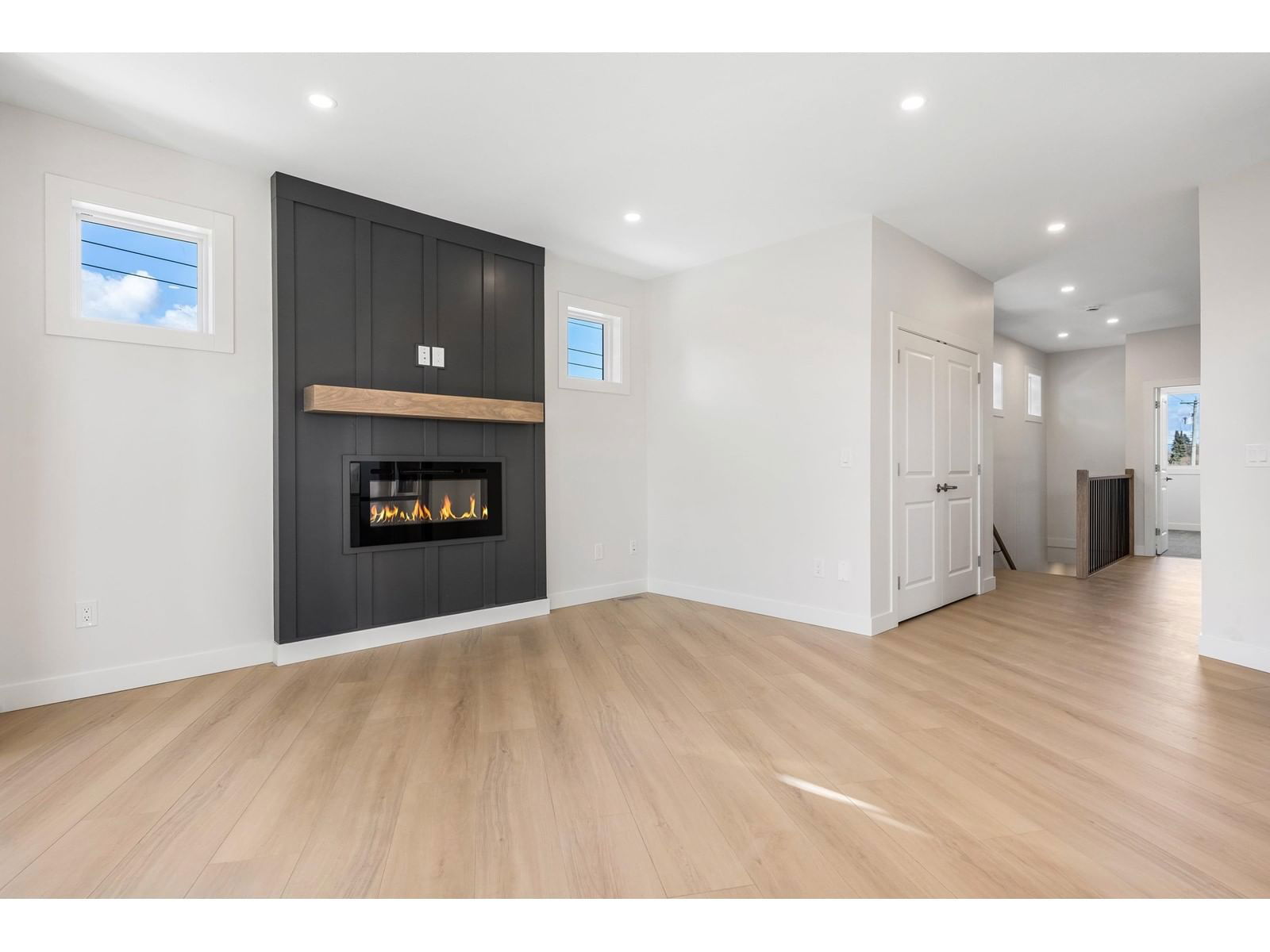 9689 WOODBINE STREET Image 9