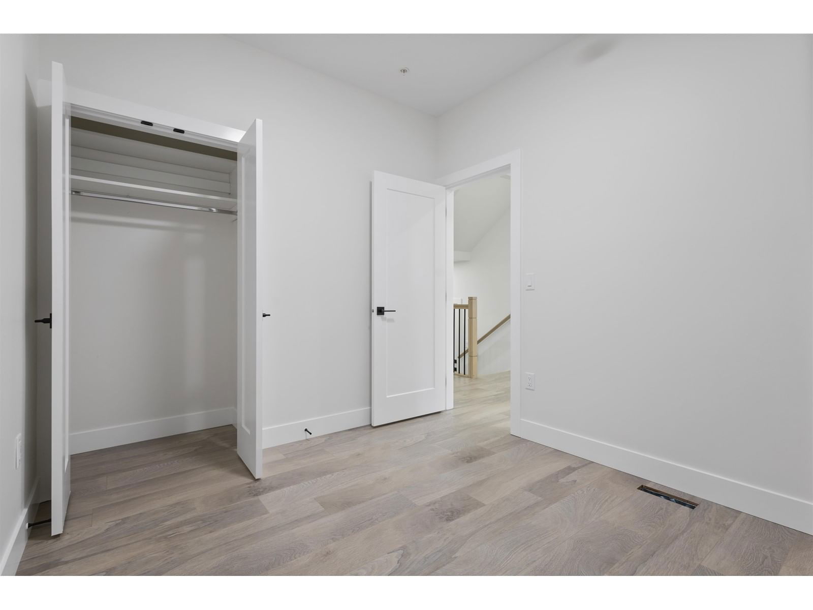 32545 HIGGINBOTTOM Image 6