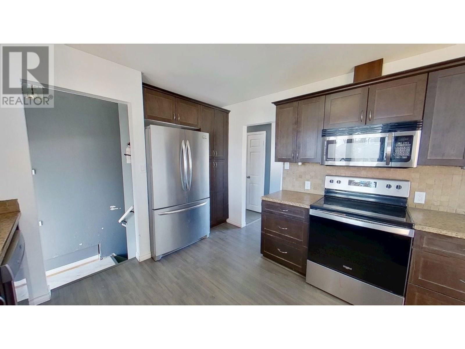 10315 105 AVENUE Image 10