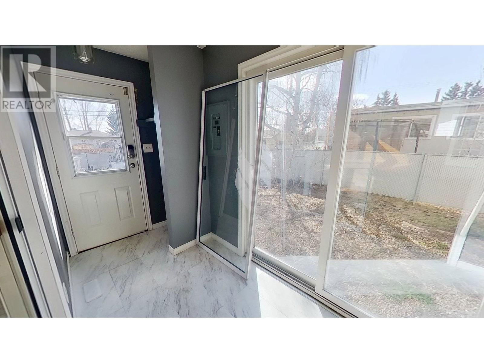 10315 105 AVENUE Image 18
