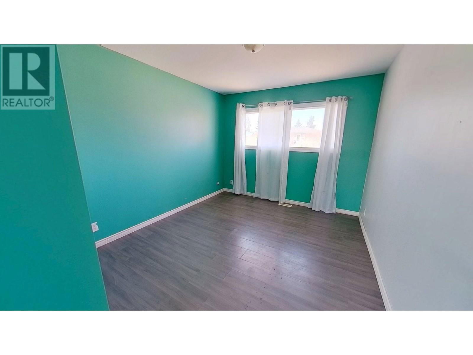 10315 105 AVENUE Image 20
