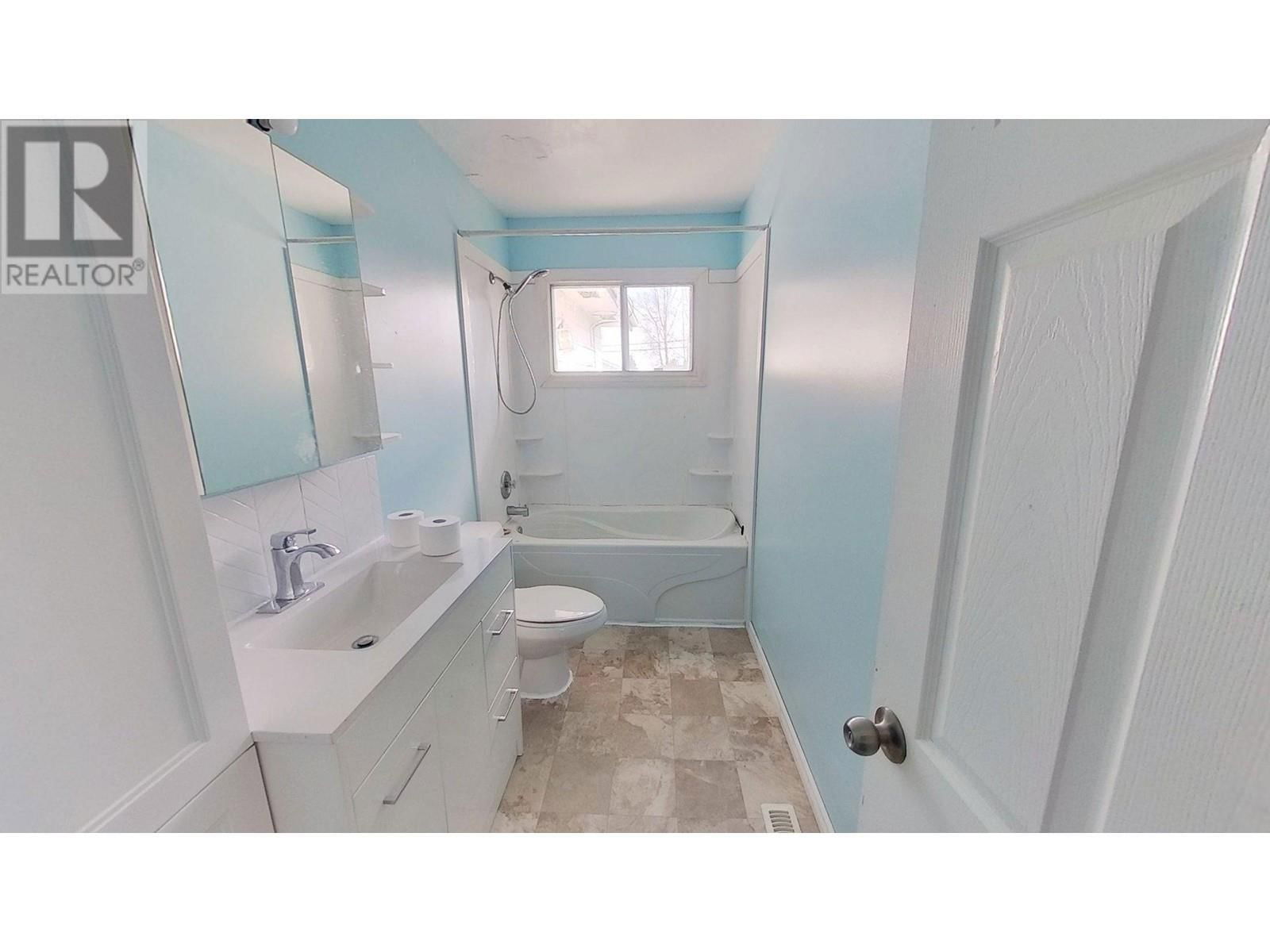 10315 105 AVENUE Image 26