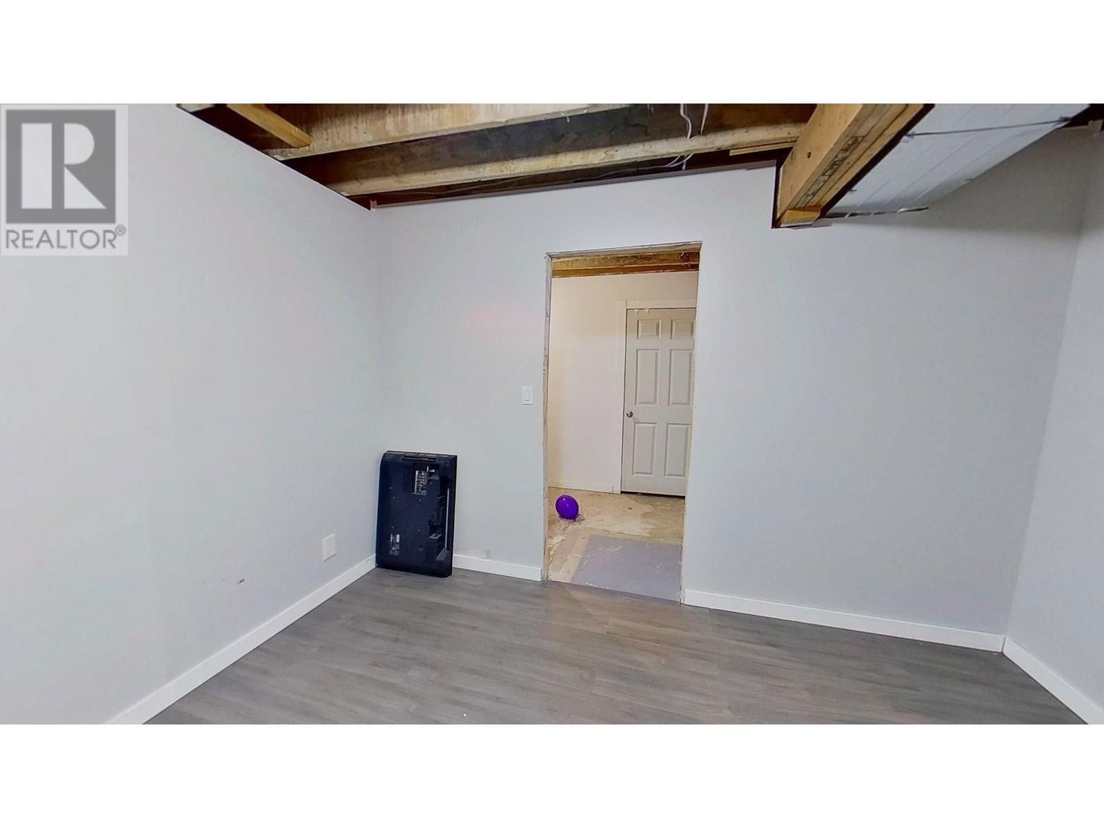 10315 105 AVENUE Image 30