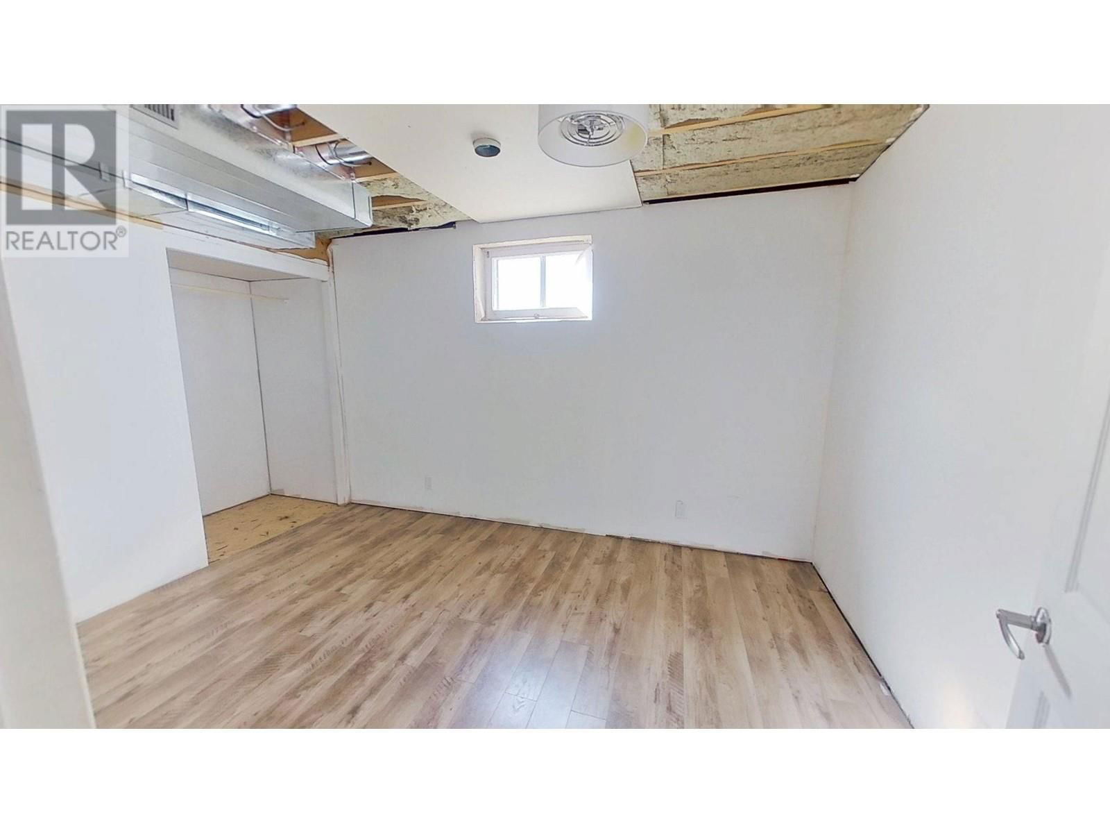 10315 105 AVENUE Image 34