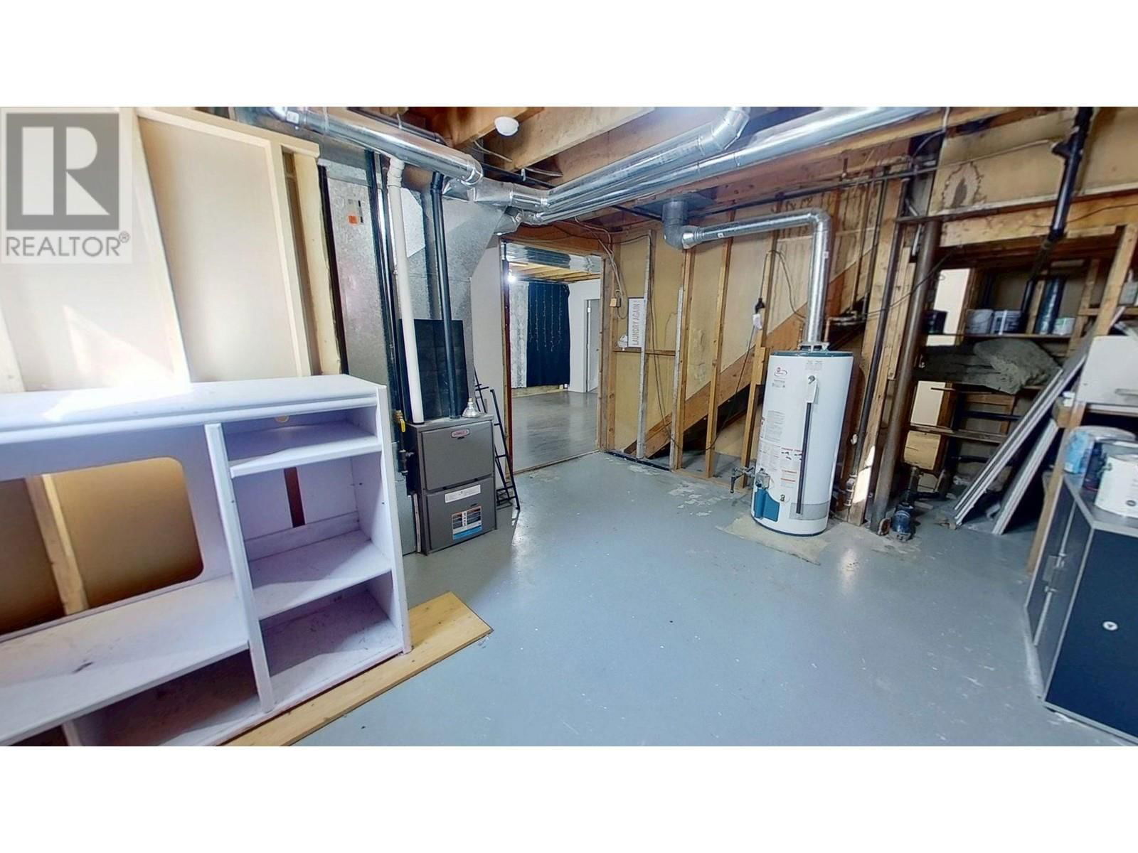 10315 105 AVENUE Image 36