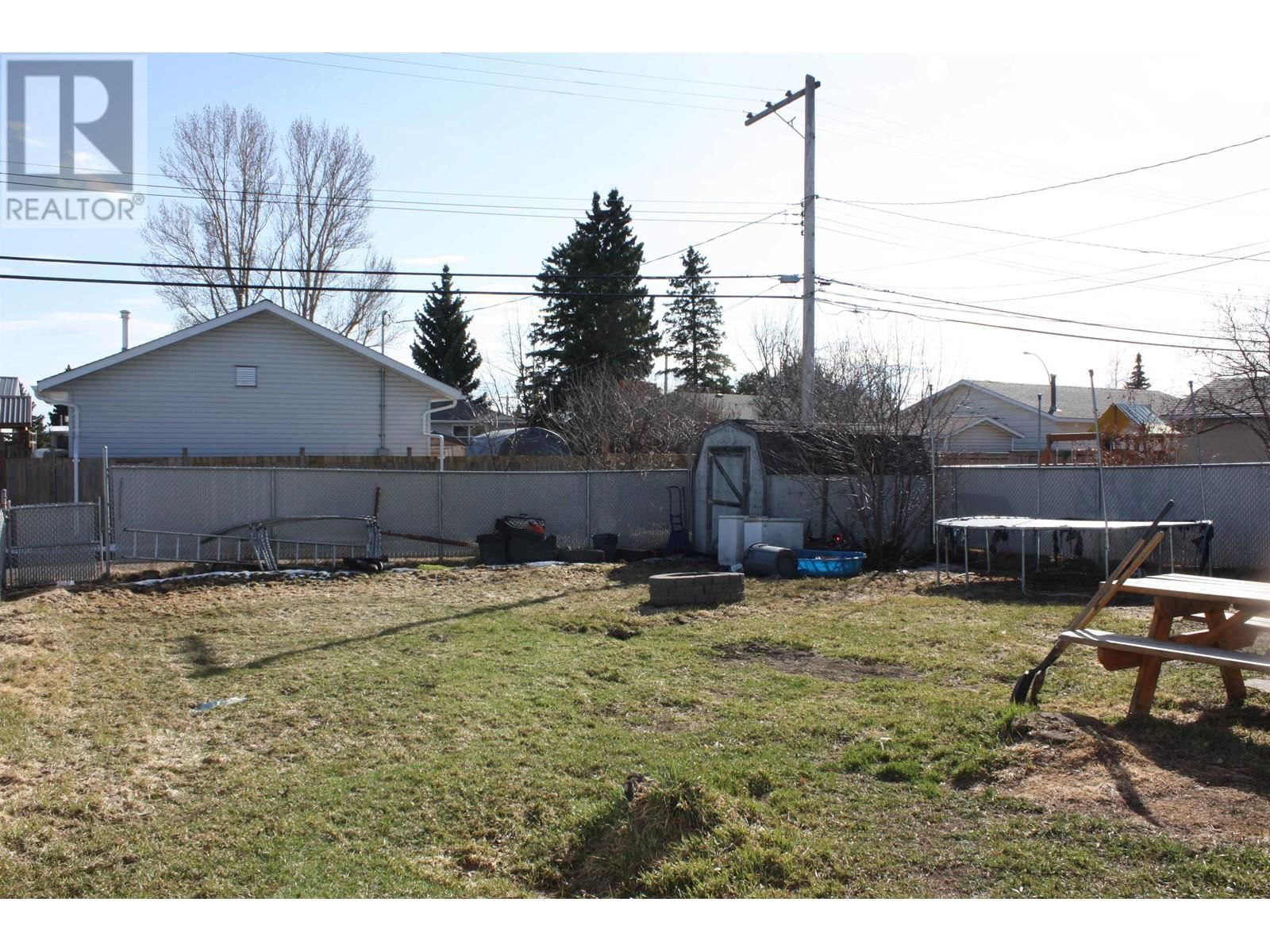 10315 105 AVENUE Image 38