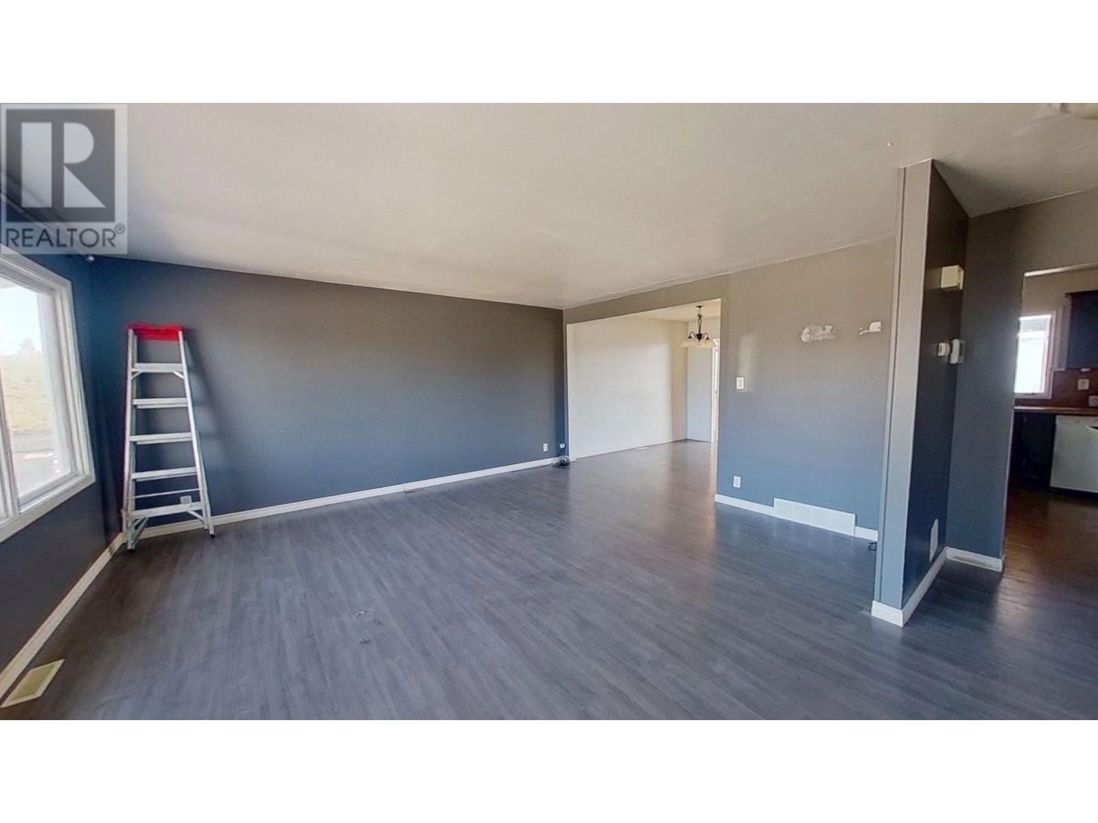 10315 105 AVENUE Image 4