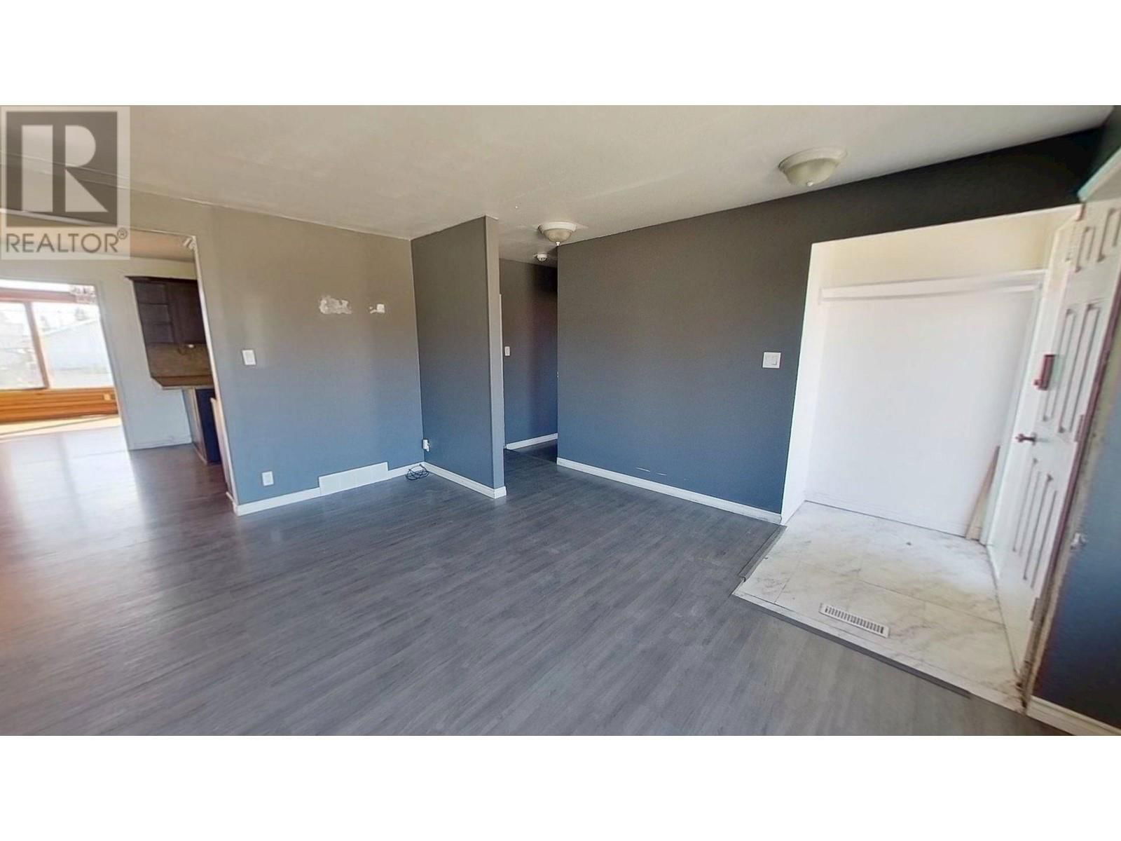 10315 105 AVENUE Image 5