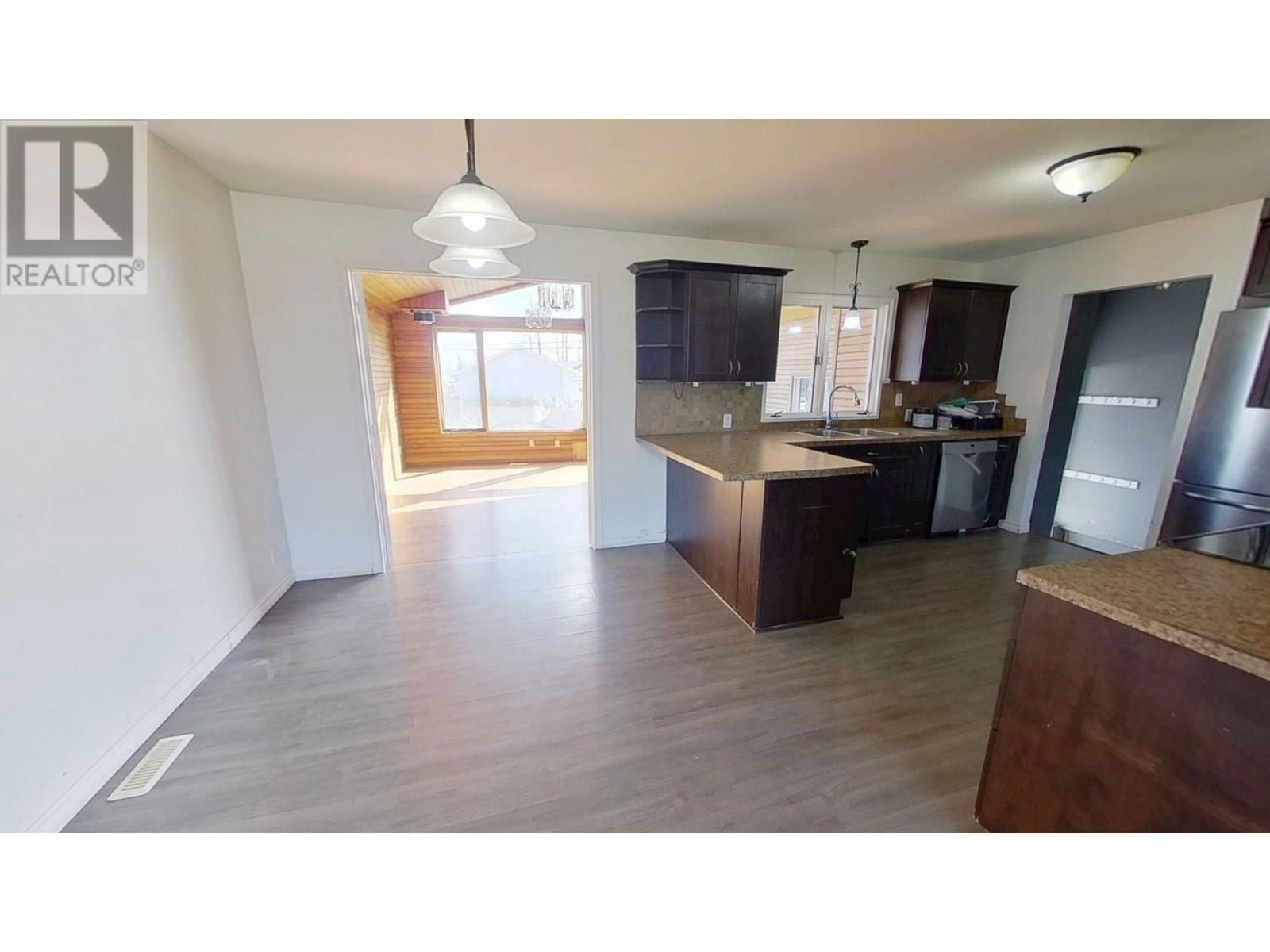 10315 105 AVENUE Image 7