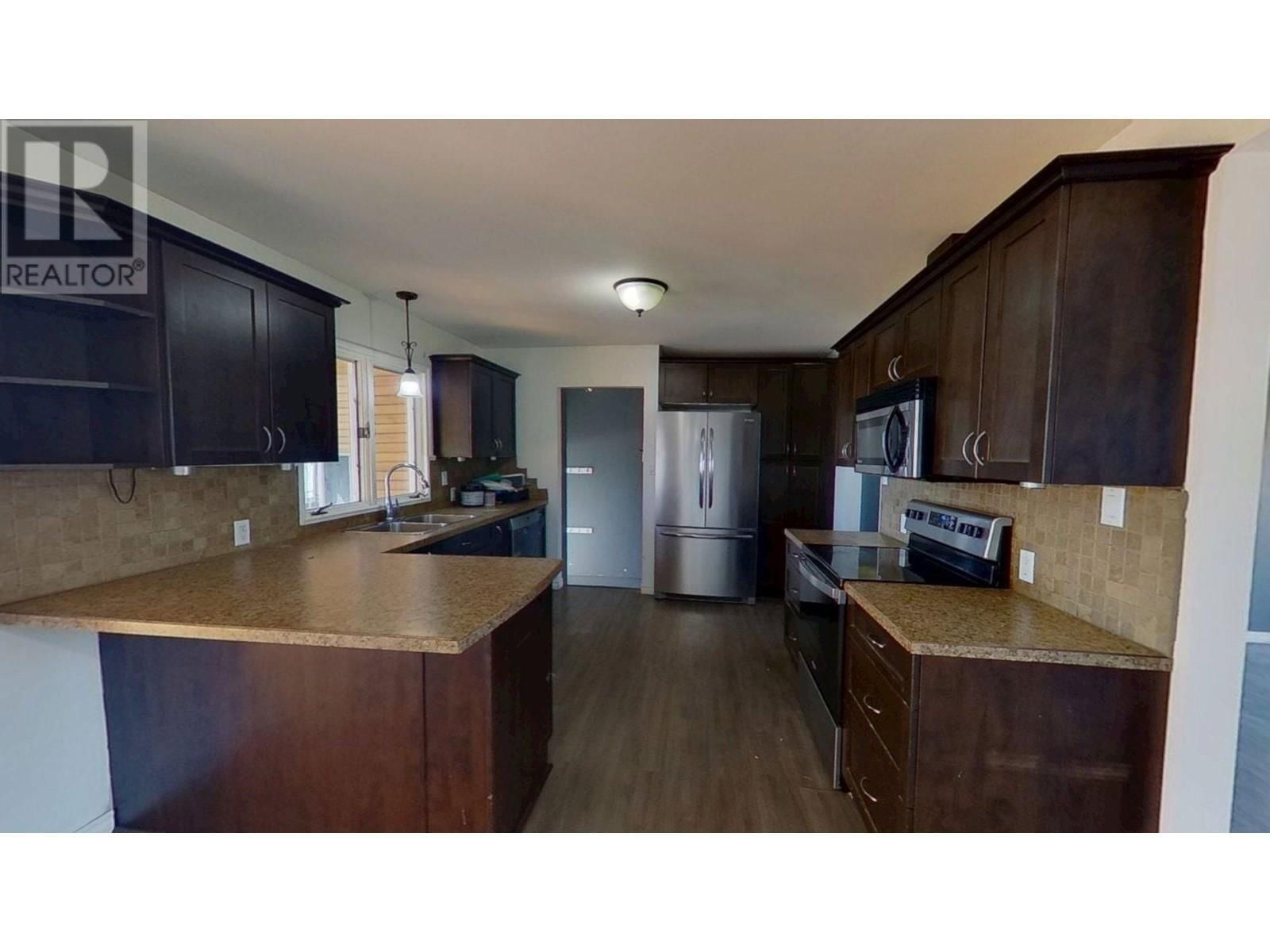10315 105 AVENUE Image 8